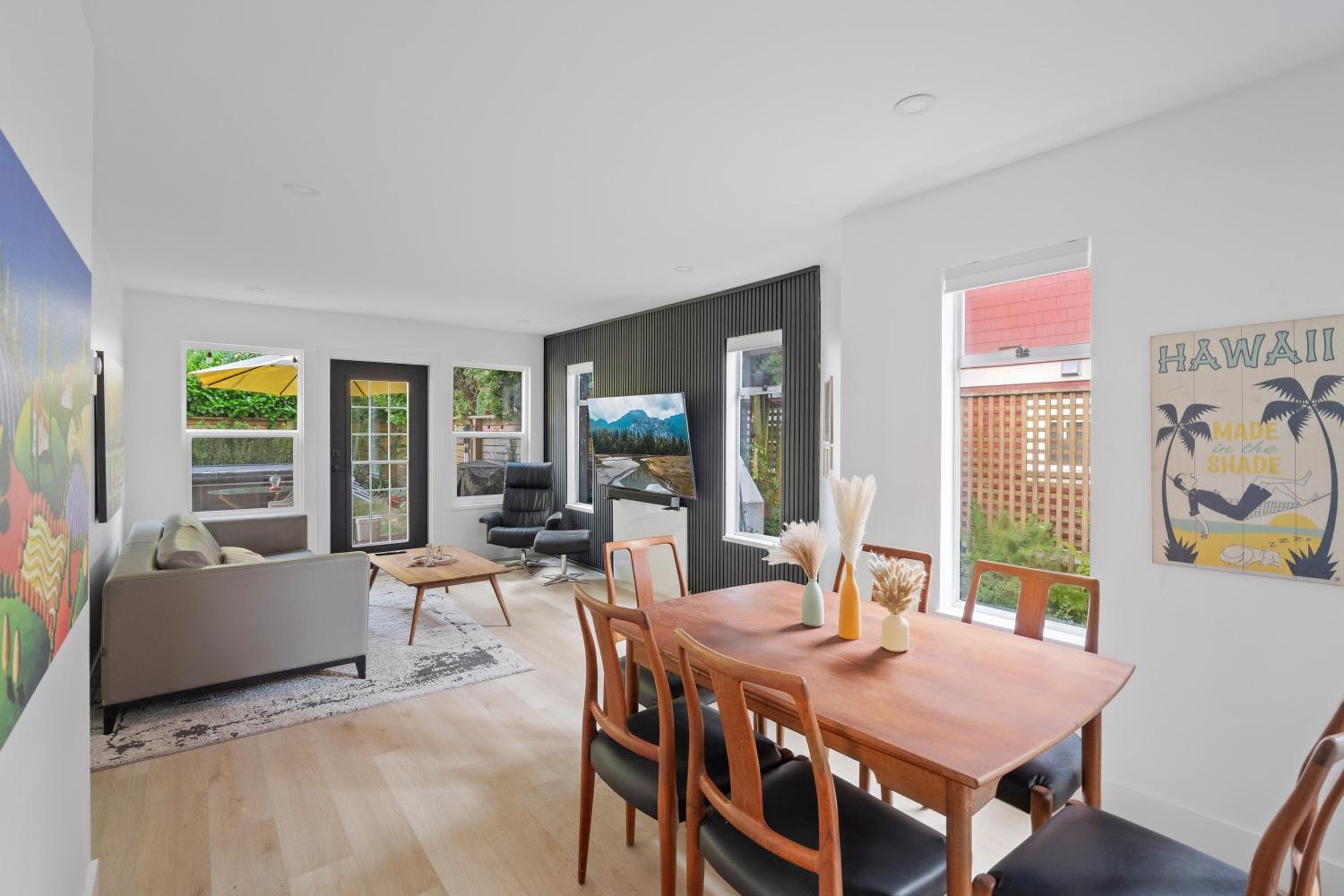 Modern Kitsilano 2 bedroom Home with a Hot Tub