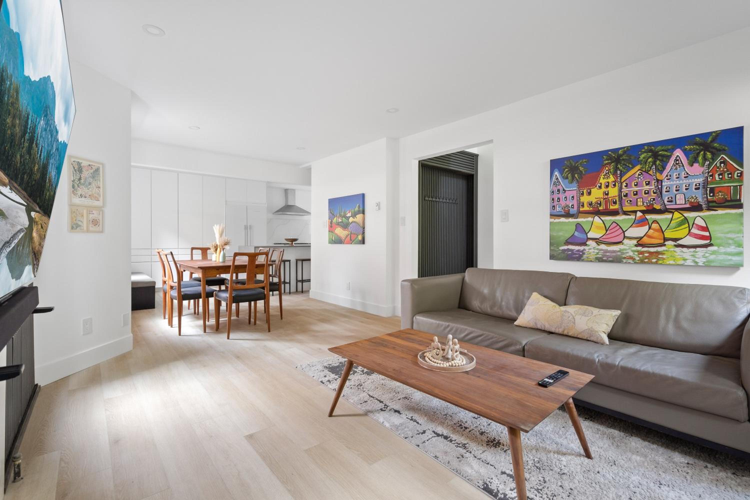 Modern Kitsilano 2 bedroom Home with a Hot Tub