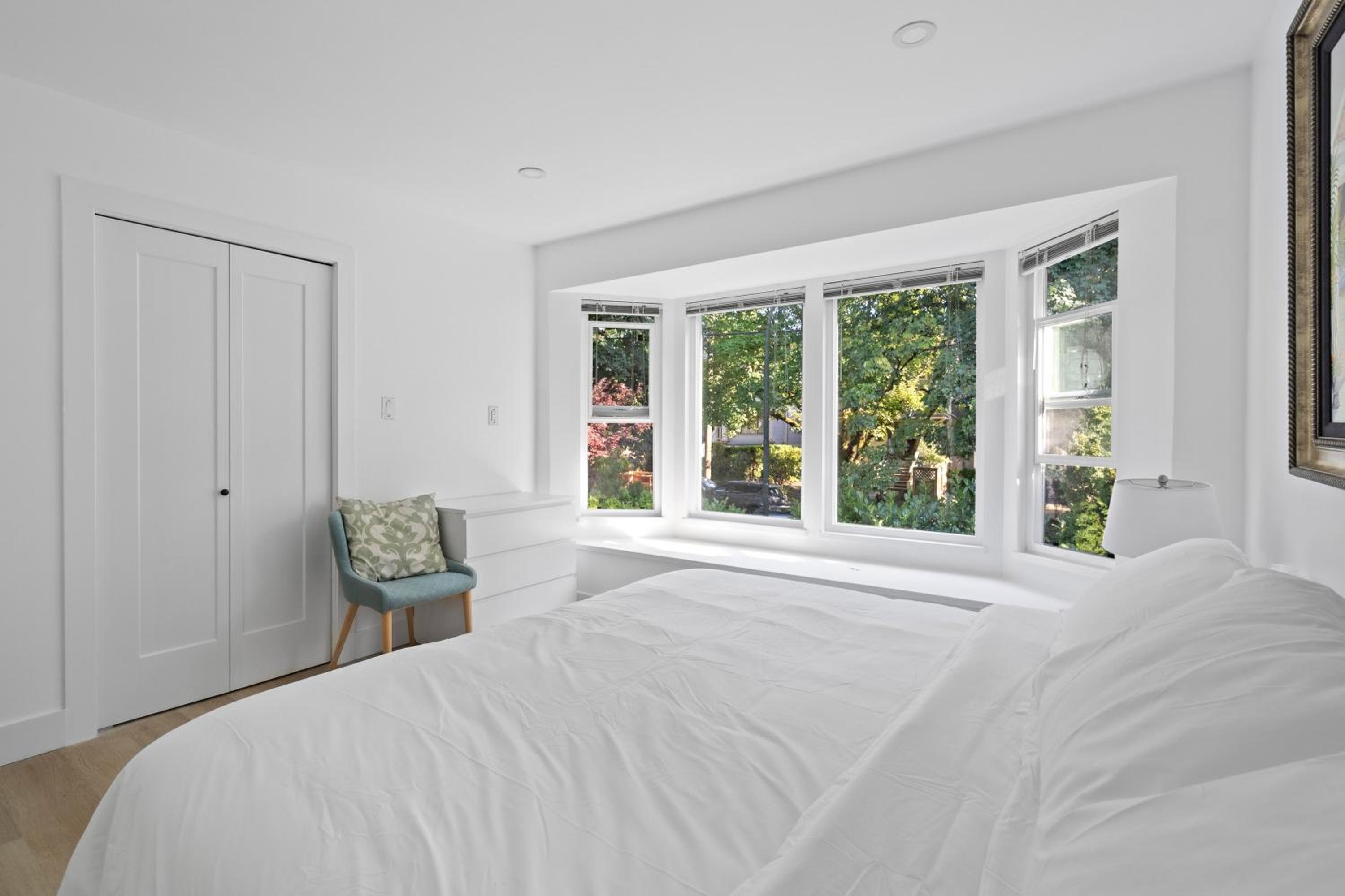 Modern Kitsilano 2 bedroom Home with a Hot Tub