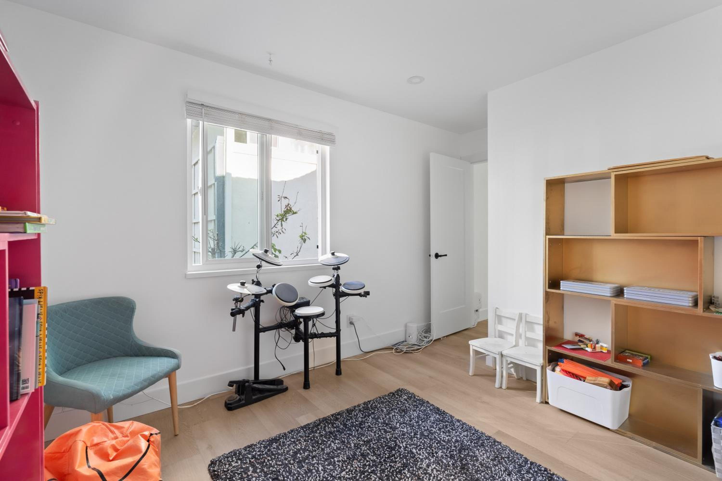 Modern Kitsilano 2 bedroom Home with a Hot Tub