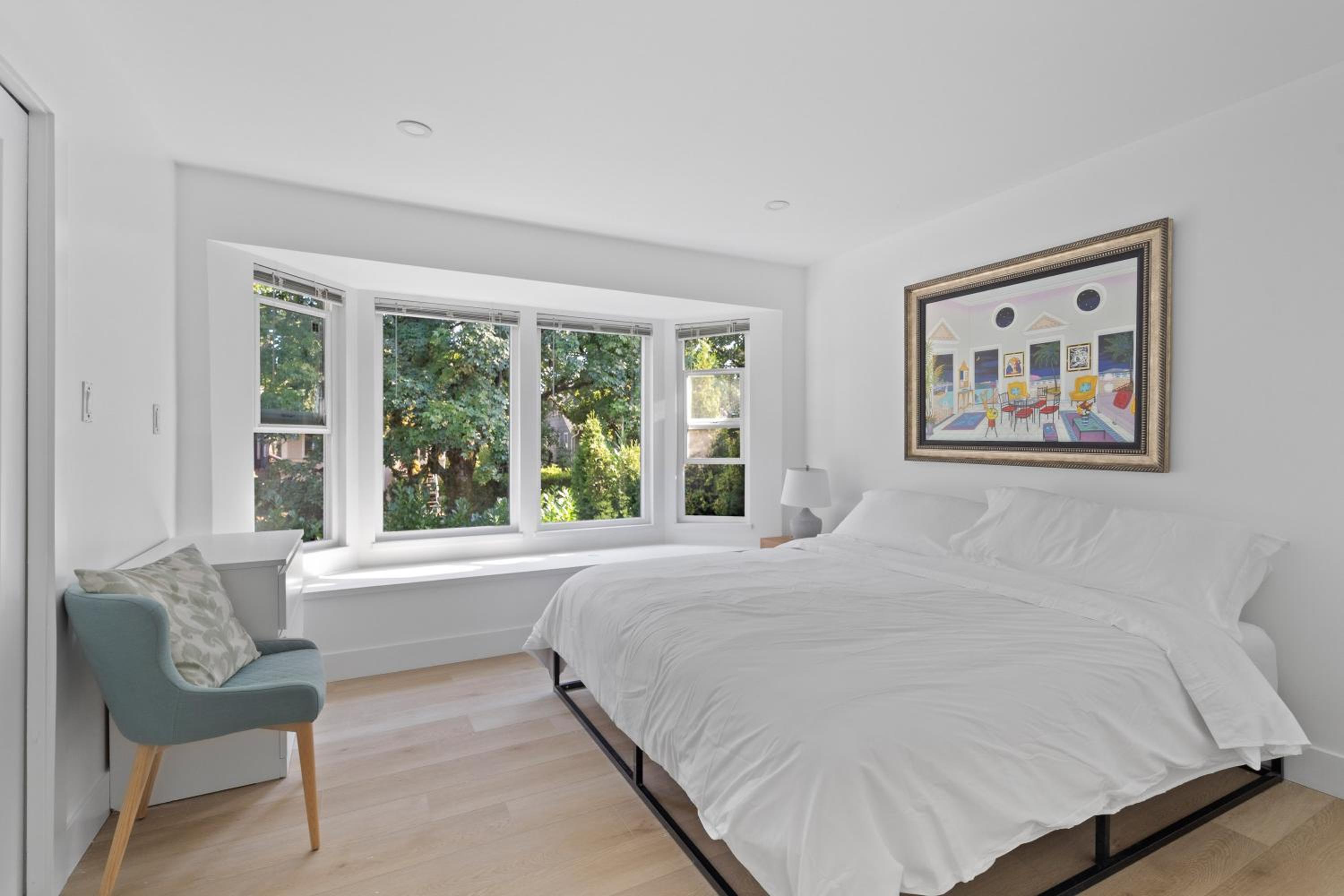 Modern Kitsilano 2 bedroom Home with a Hot Tub