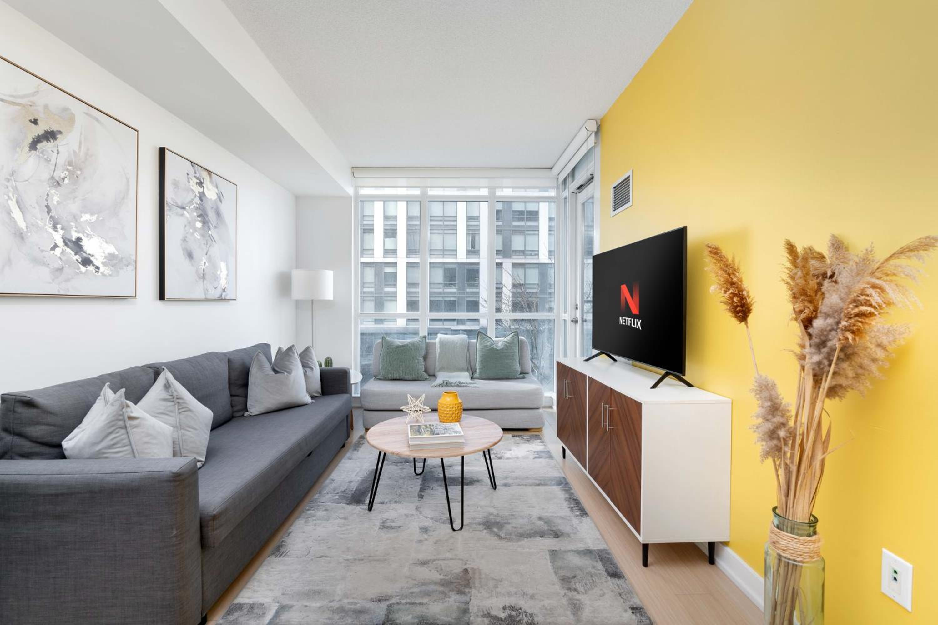 Family-Friendly Condo Rogers Centre w Parking