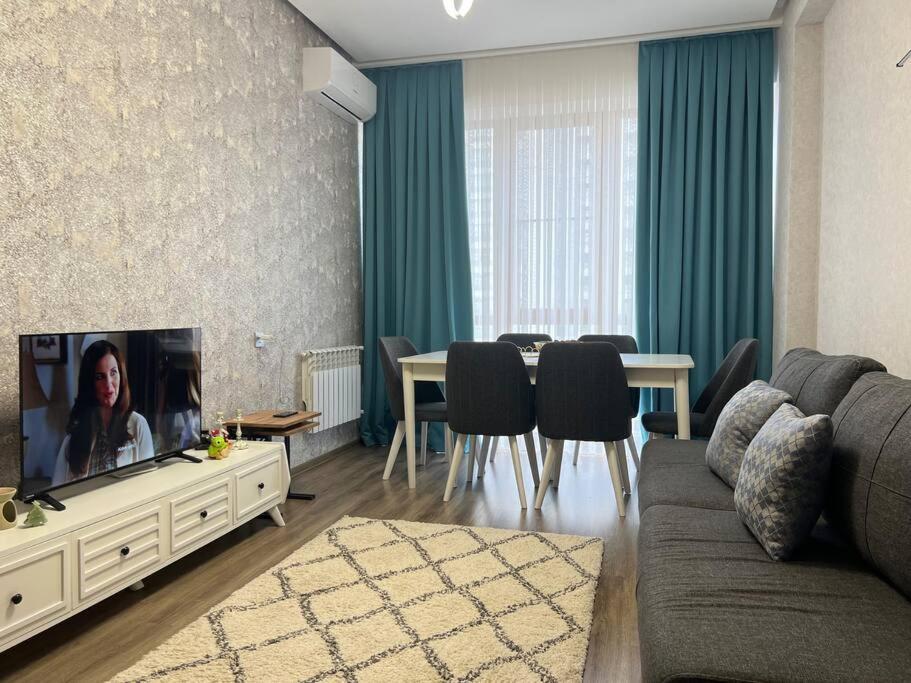 Cozy House - Near the COP Transportation Hub