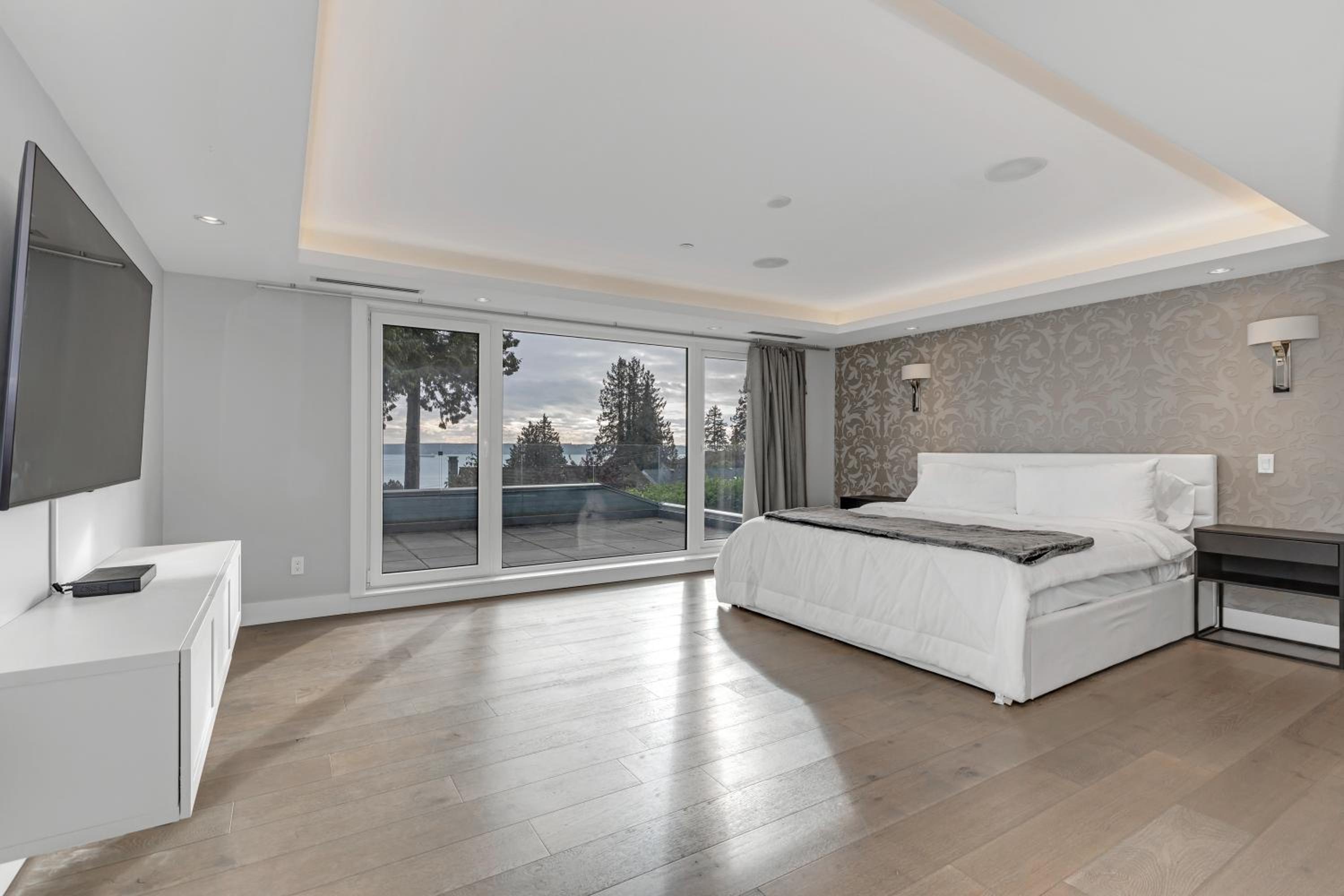 Contemporary Home with Stunning Ocean and City Views