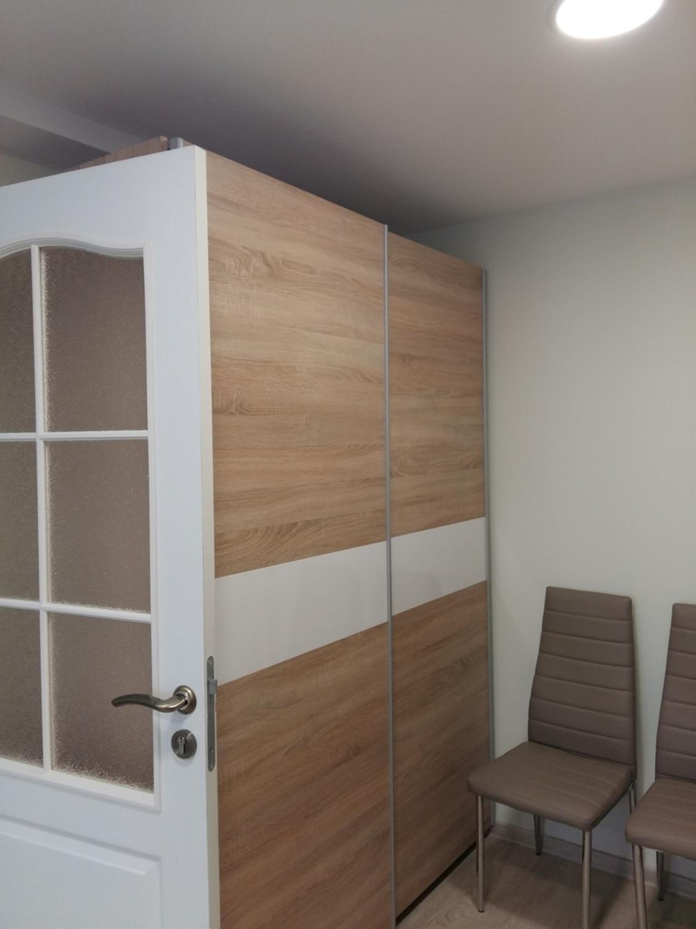 Apartment with private entrance