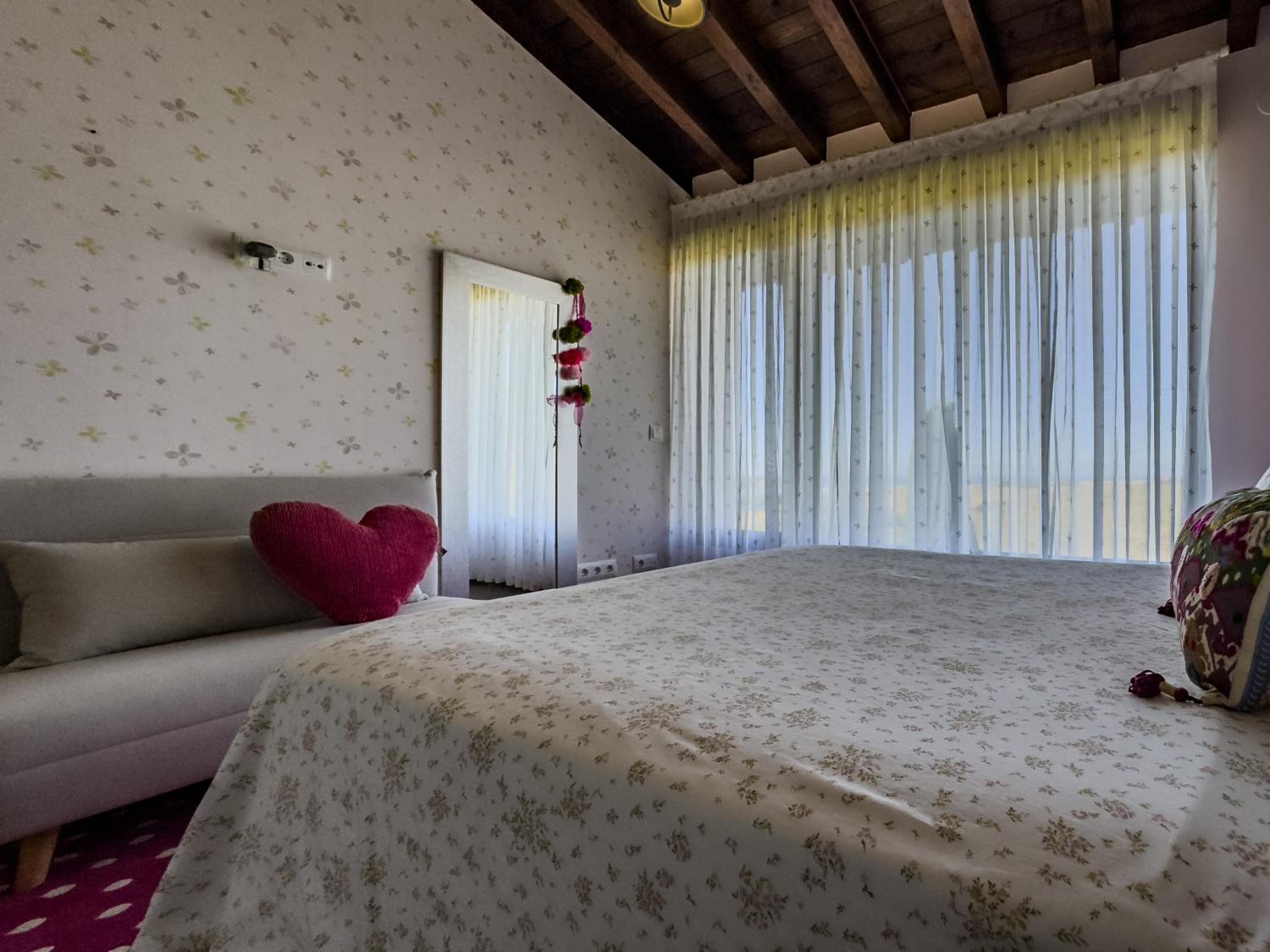 La Carrera, villa moderna con piscina privada en Mogro Cantabria