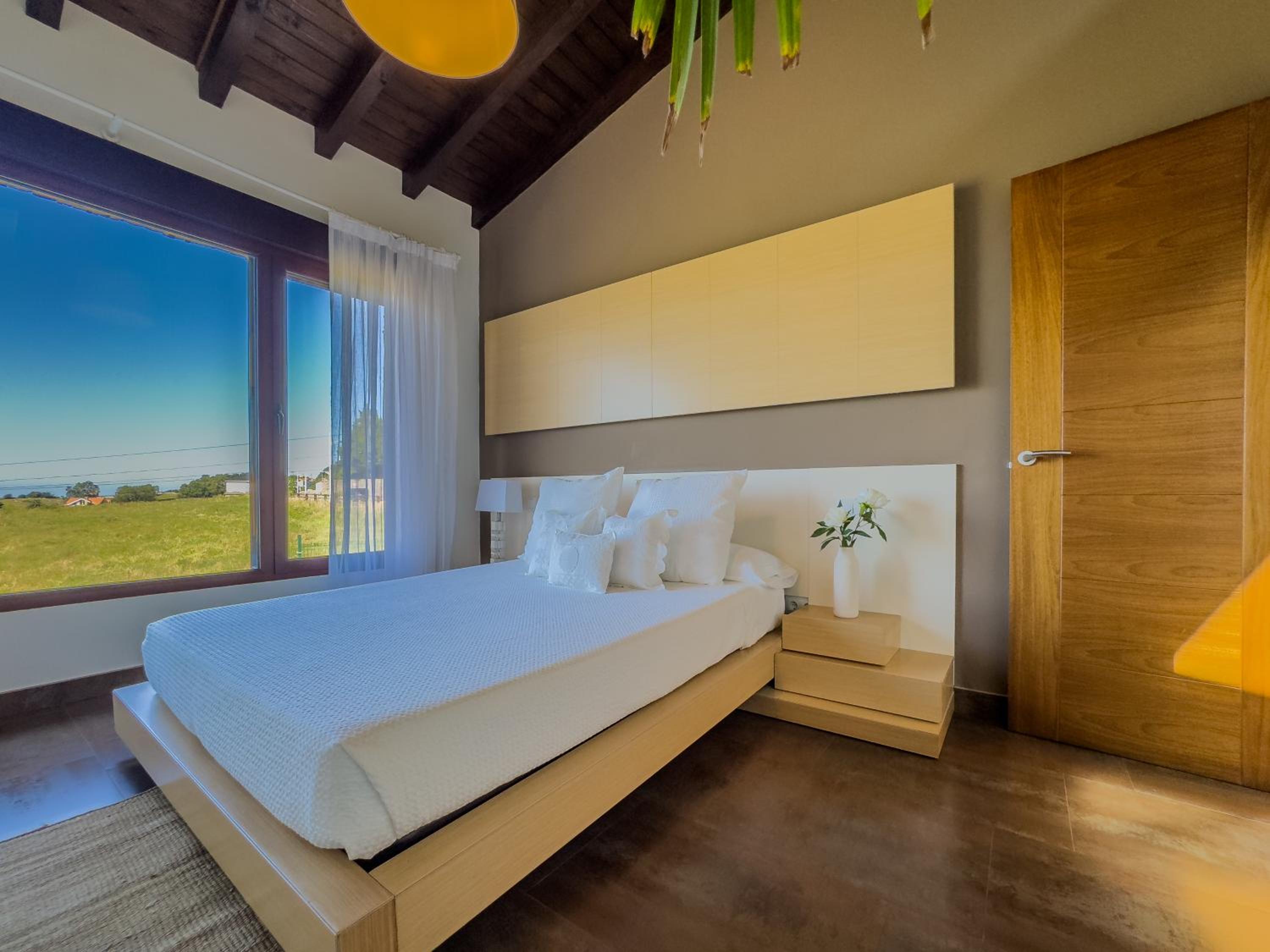 La Carrera, villa moderna con piscina privada en Mogro Cantabria