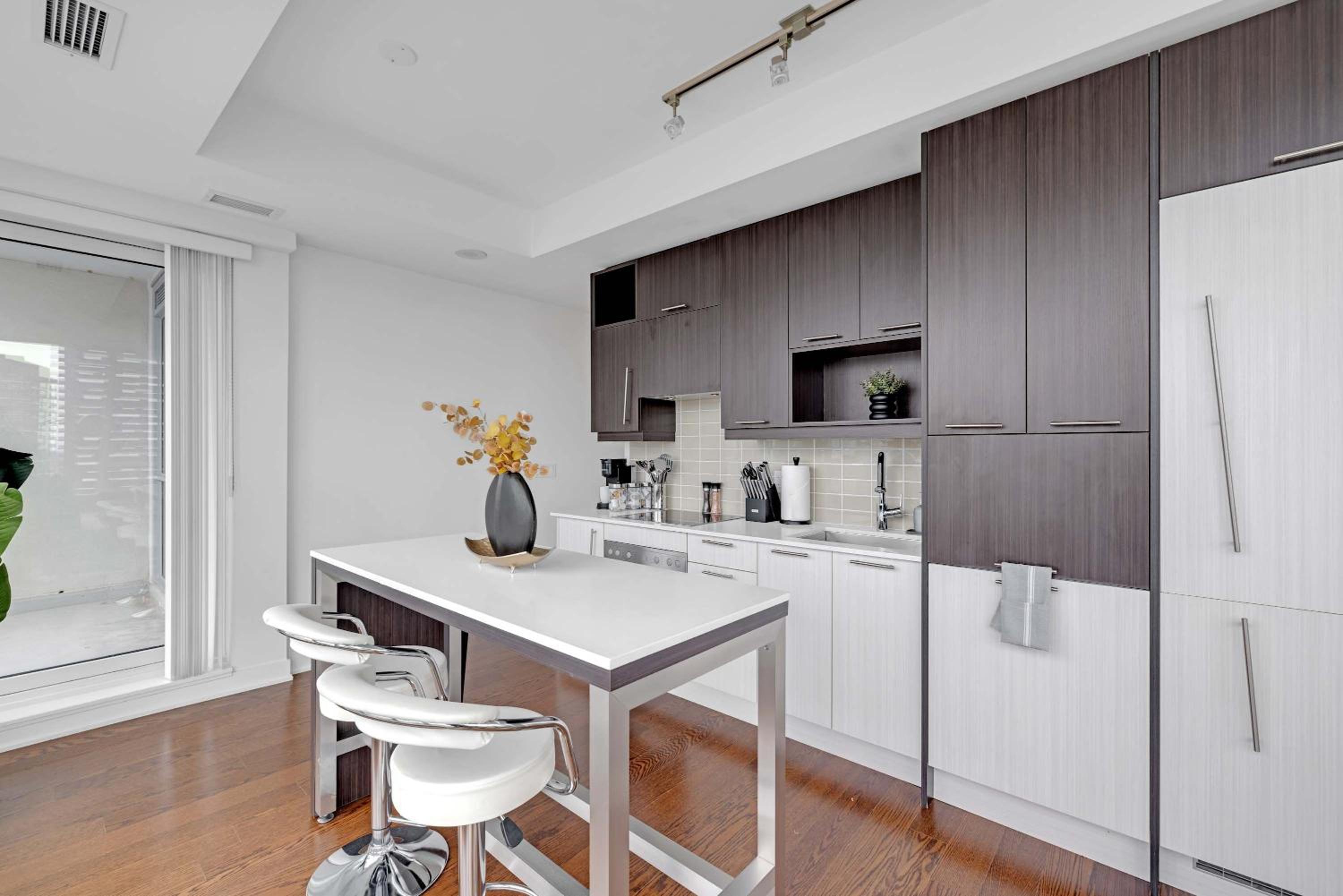 Luxurious 2 BR Condo Great Location