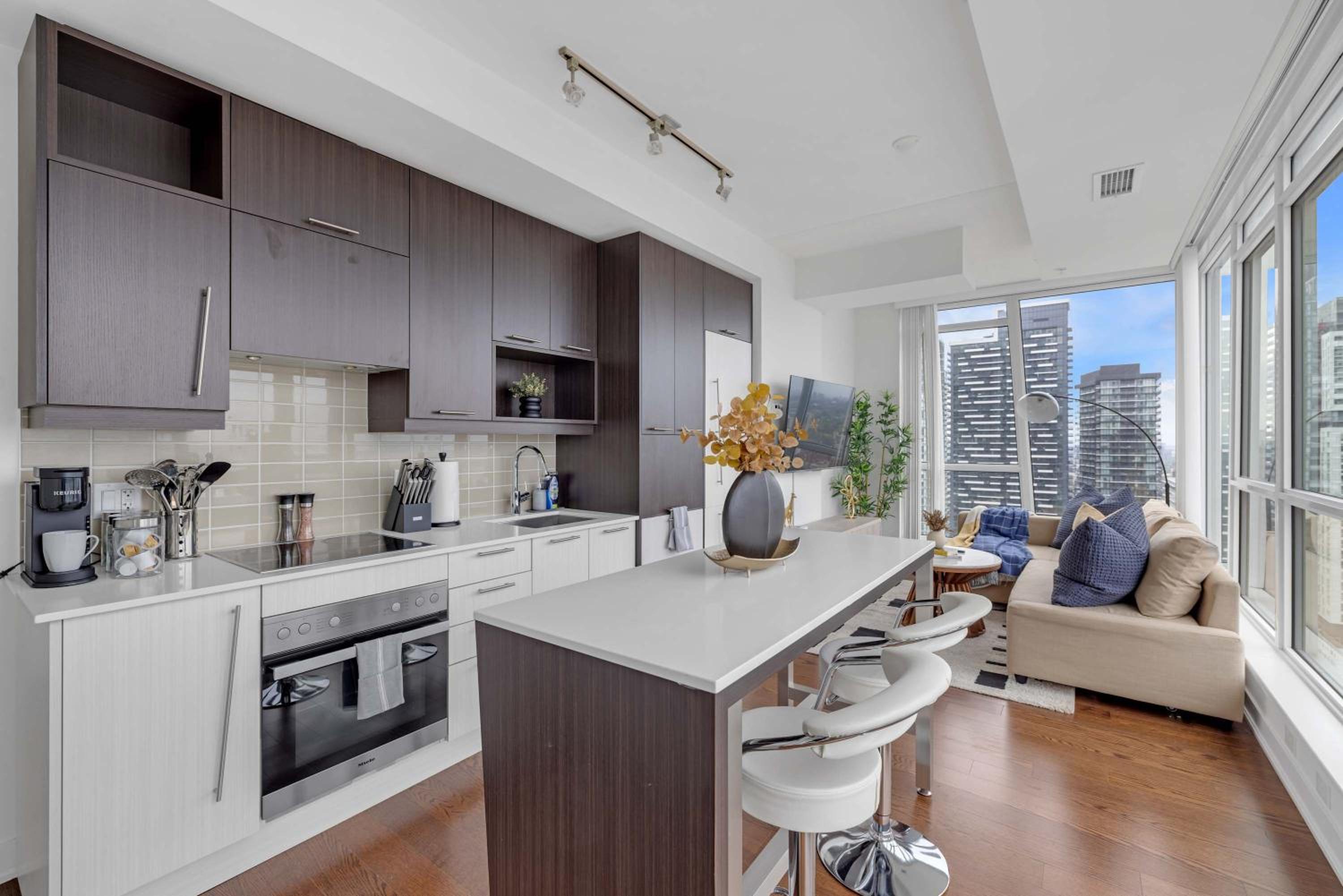 Luxurious 2 BR Condo Great Location