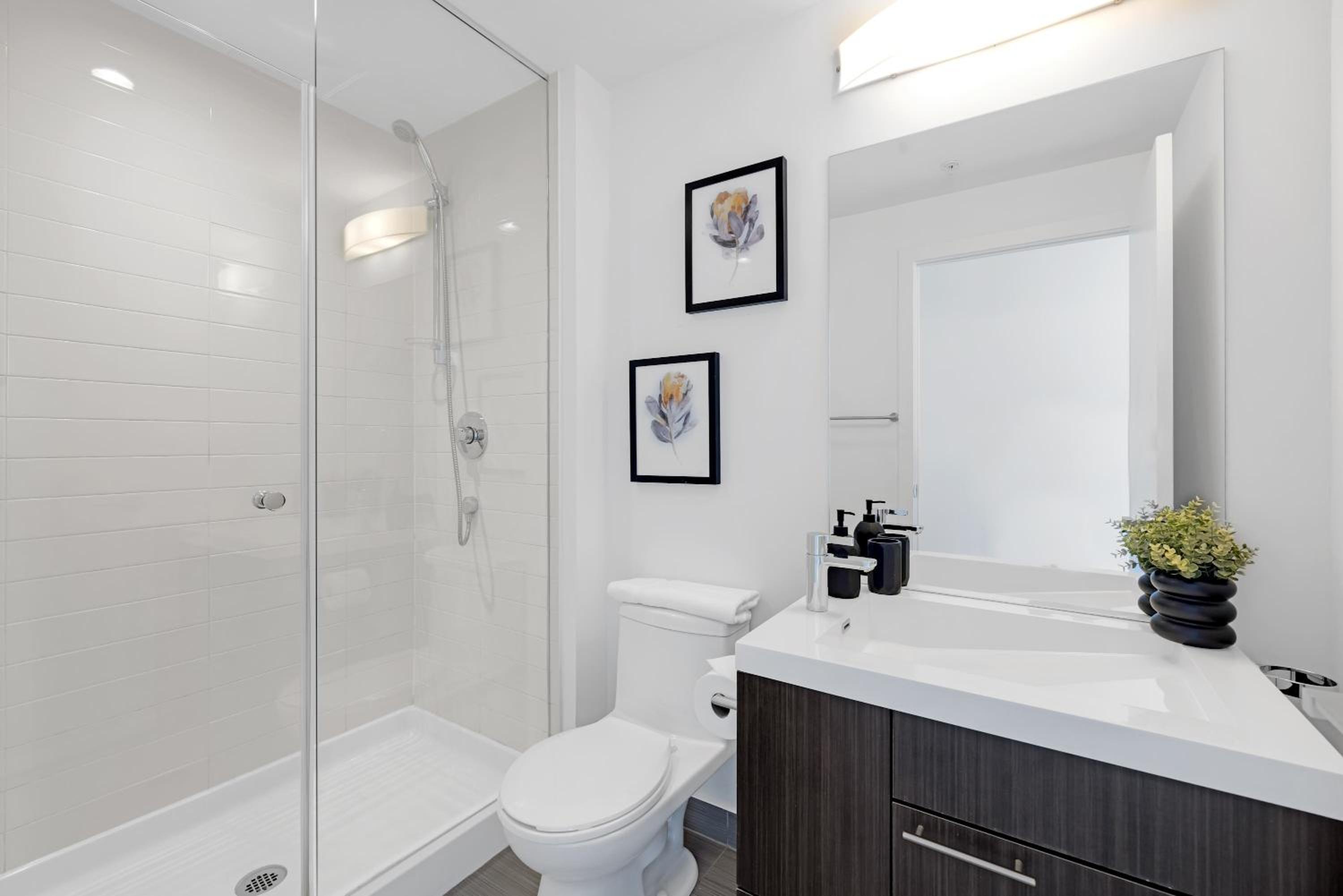 Luxurious 2 BR Condo Great Location