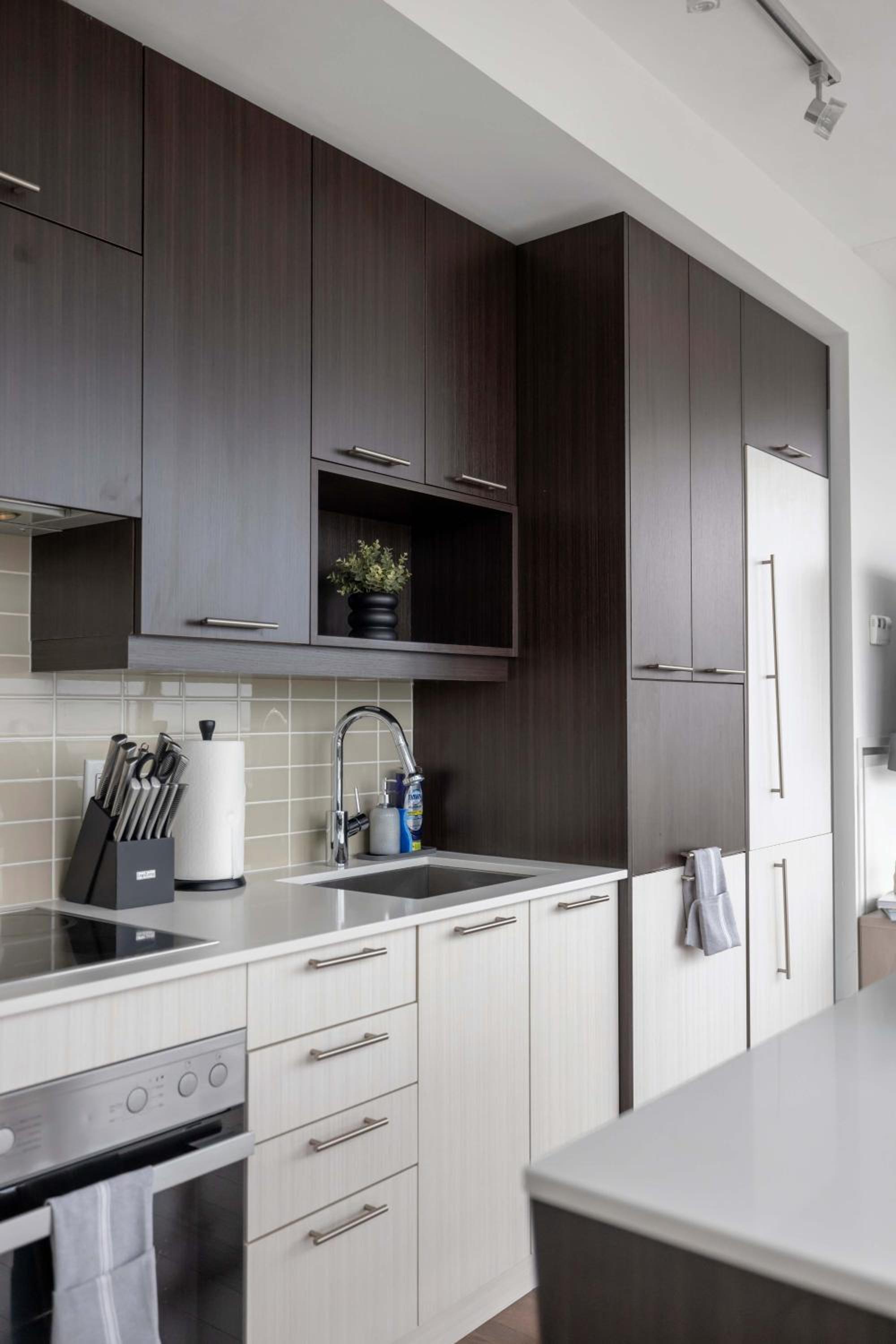 Luxurious 2 BR Condo Great Location