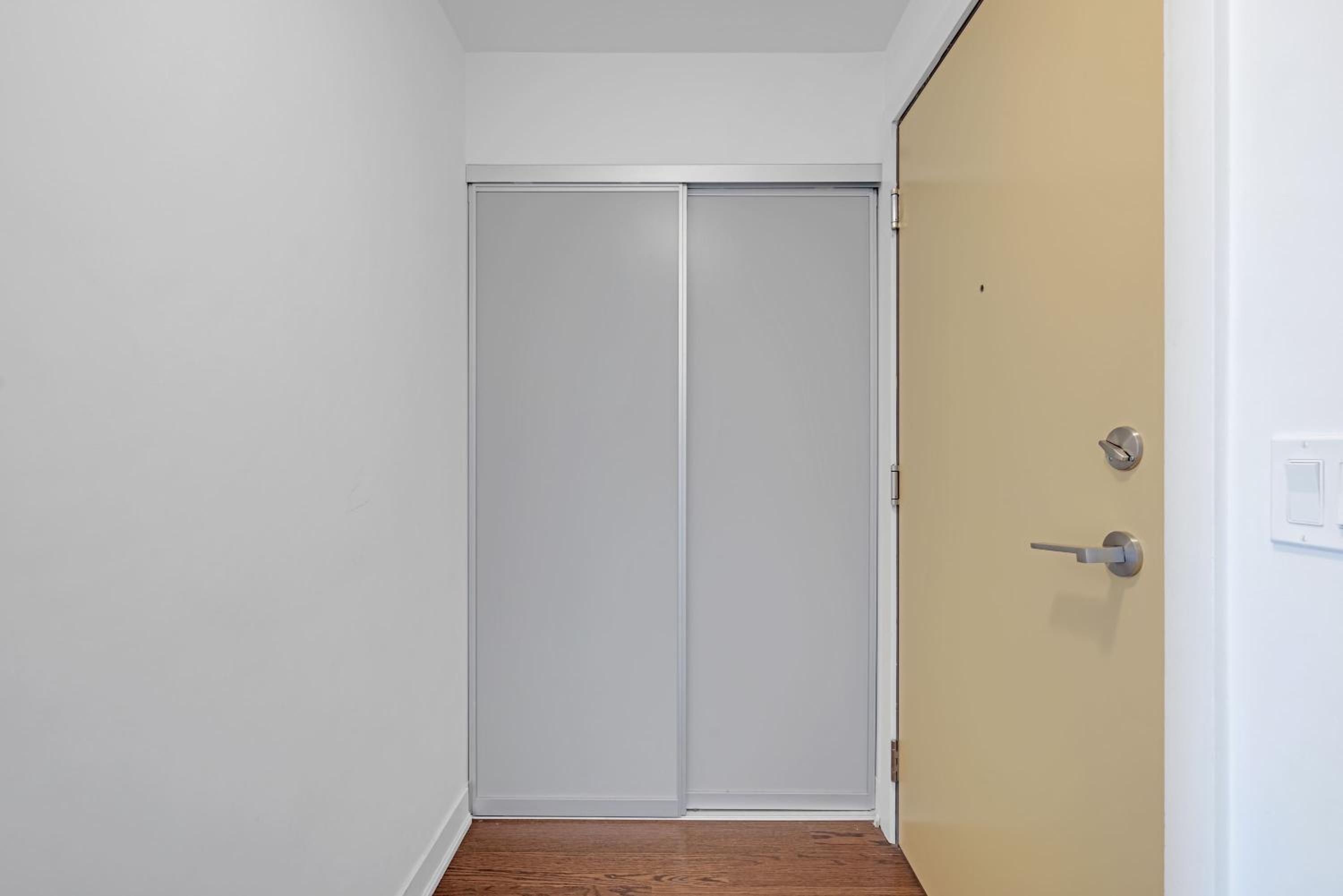 Luxurious 2 BR Condo Great Location