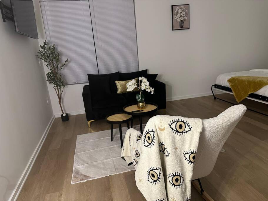 Stylish Cozy Studio in Downtown view 5