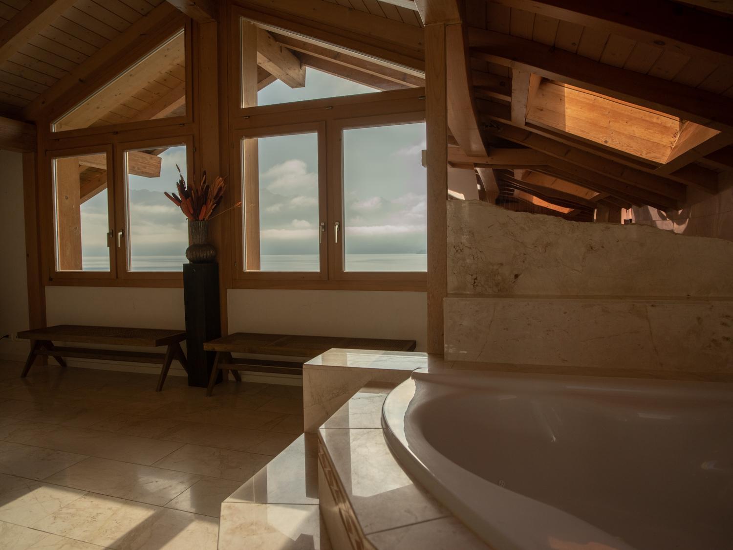 Lakeside Chalet with Panorama View