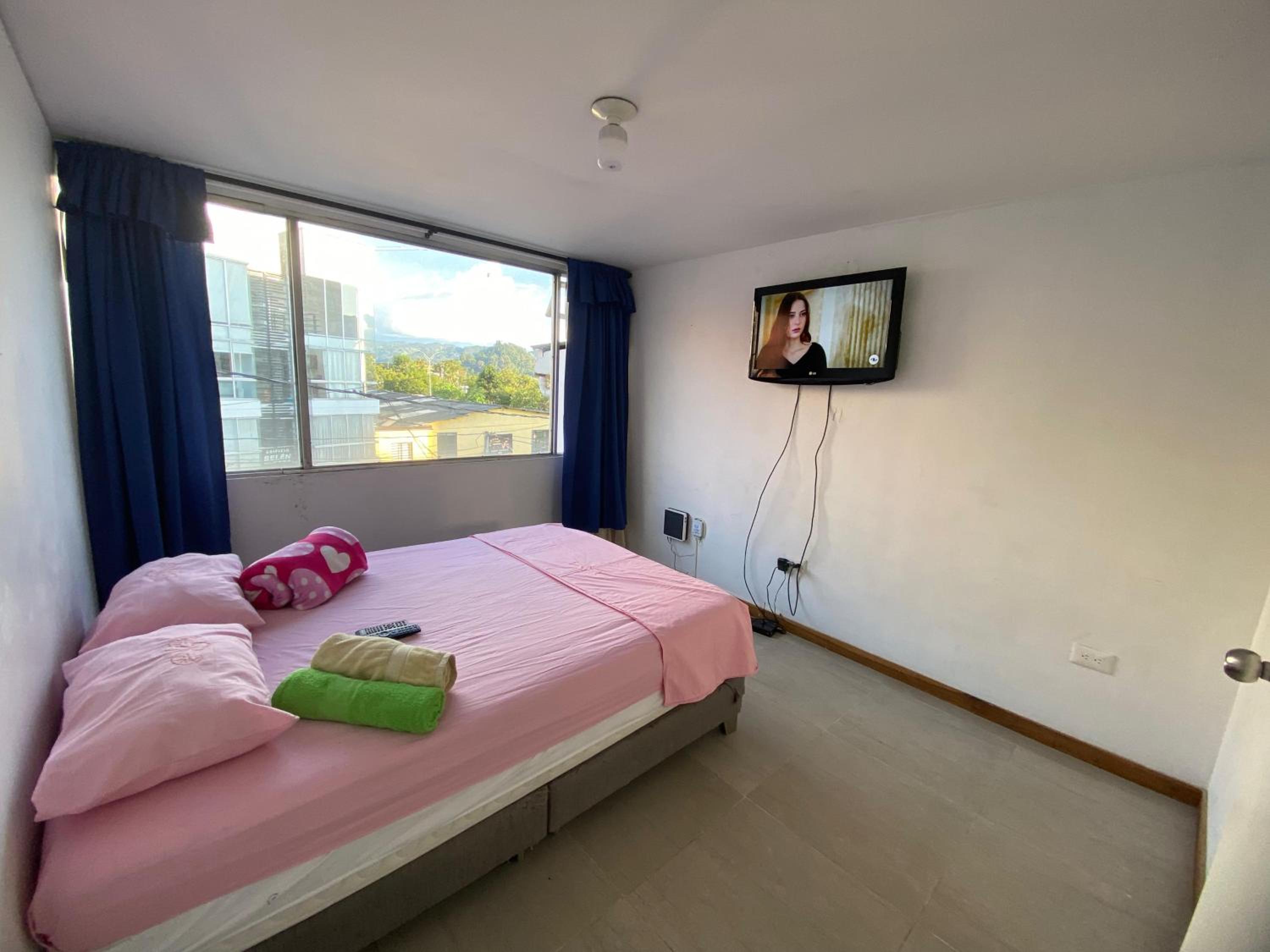 Hermoso apartamento privado en uno de los mejores sectores de la ciudad de Manizales, totalmente equipado y lo mejor de todo CENTRAL A ZONAS DE INTERES