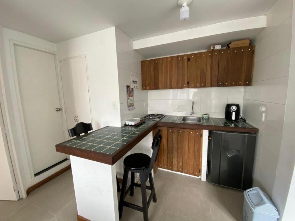 Hermoso apartamento privado en uno de los mejores sectores de la ciudad de Manizales, totalmente equipado y lo mejor de todo CENTRAL A ZONAS DE INTERES