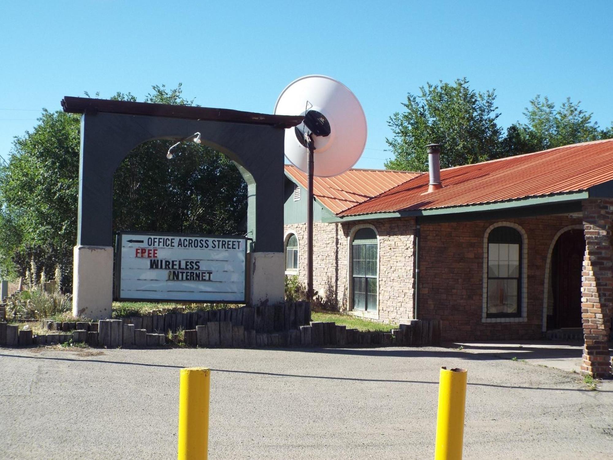 Frontier Motel