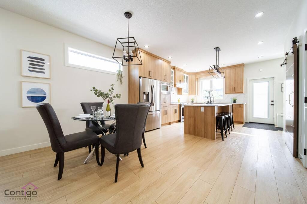 Modern Retreat, AirCon, Backyard, Near DT & WEM