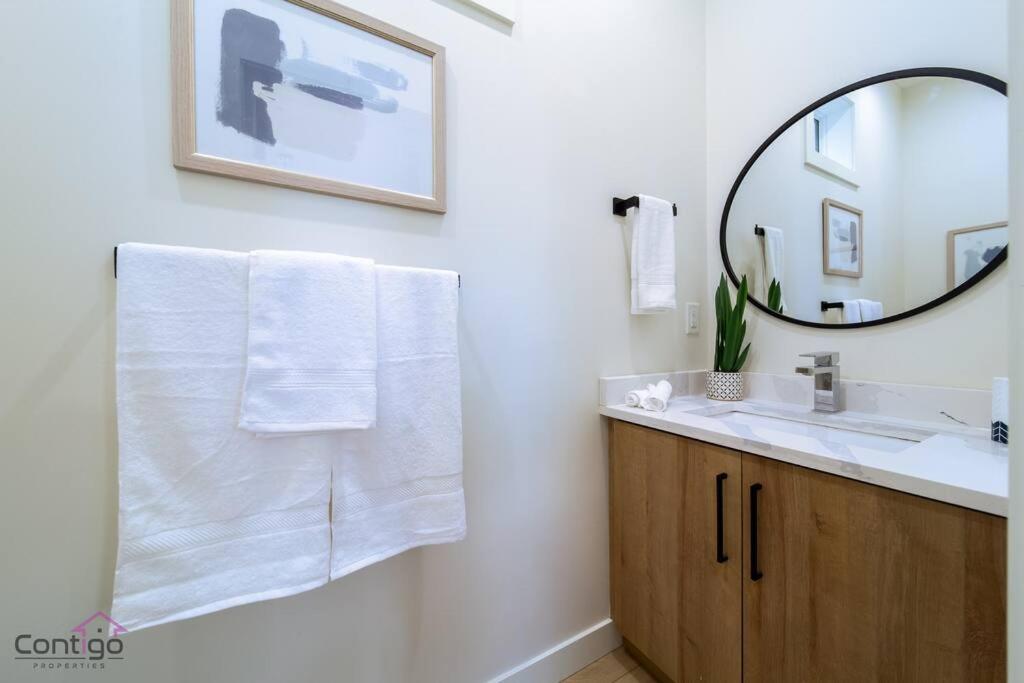Modern Retreat, AirCon, Backyard, Near DT & WEM