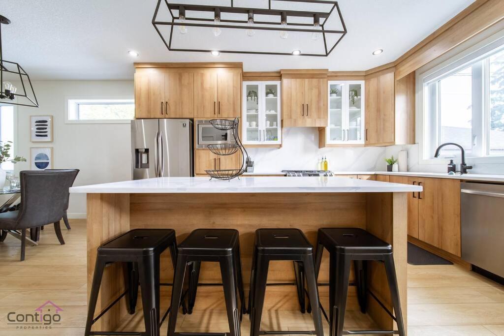 Modern Retreat, AirCon, Backyard, Near DT & WEM