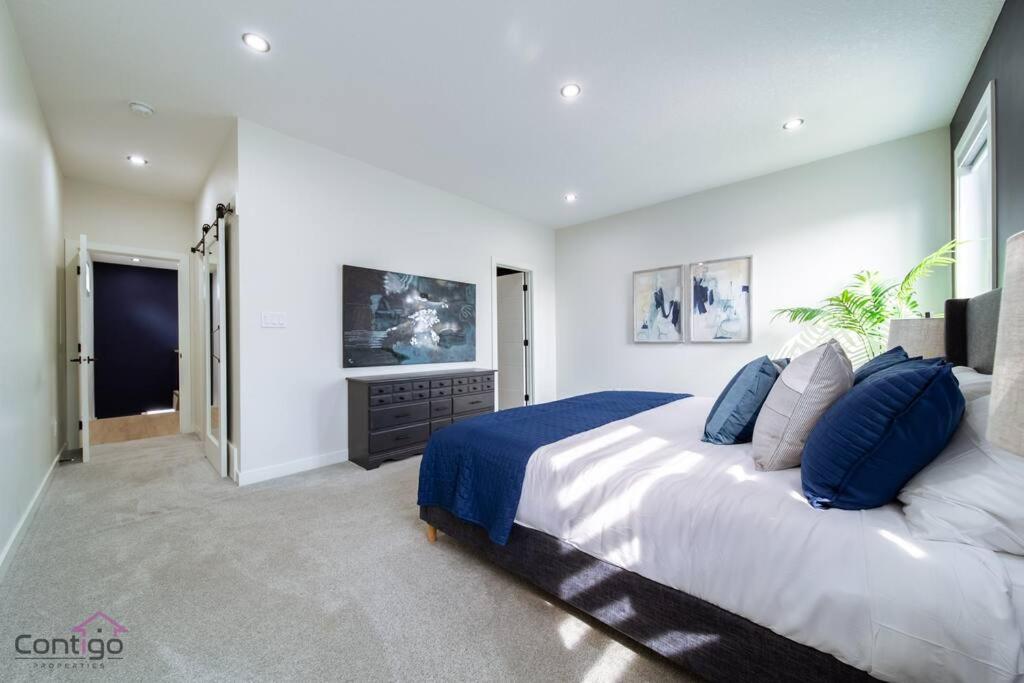 Modern Retreat, AirCon, Backyard, Near DT & WEM