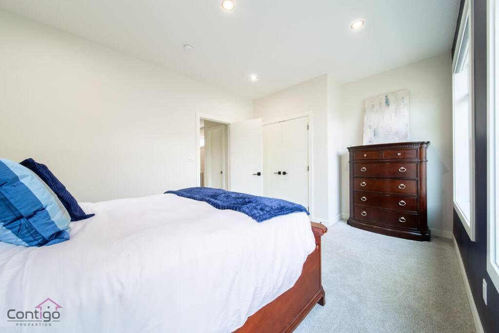 Modern Retreat, AirCon, Backyard, Near DT & WEM
