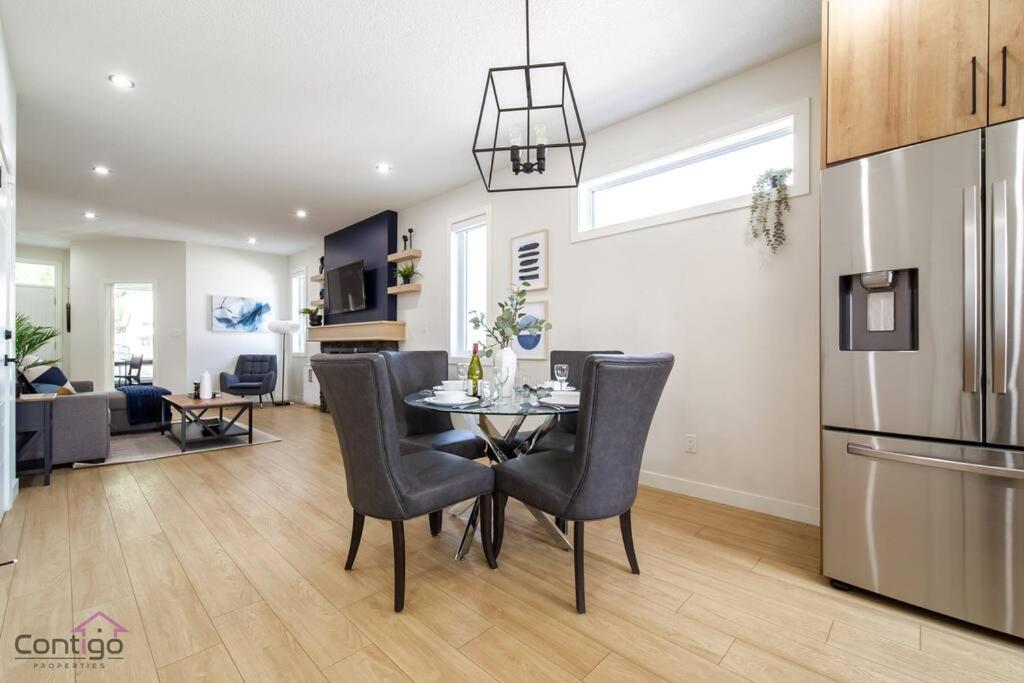 Modern Retreat, AirCon, Backyard, Near DT & WEM