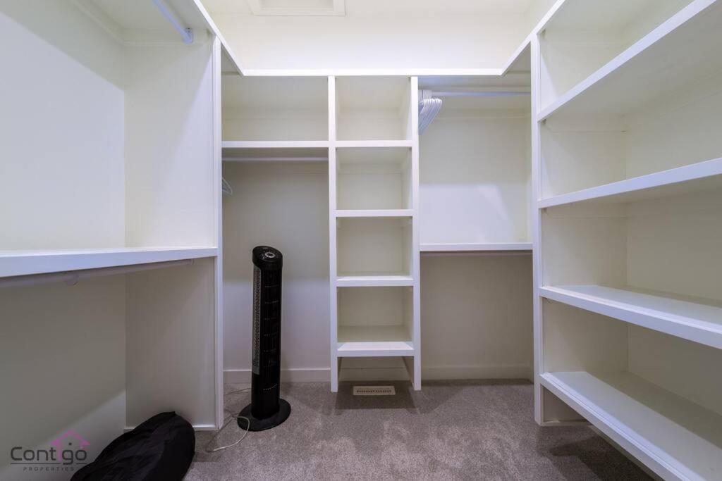 Modern Retreat, AirCon, Backyard, Near DT & WEM