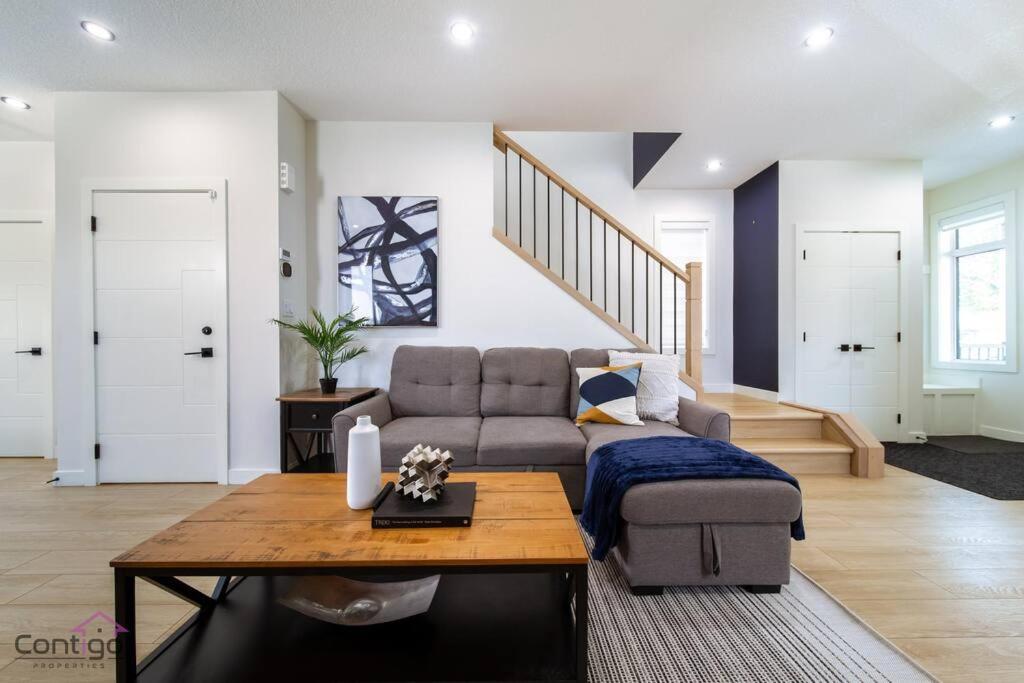 Modern Retreat, AirCon, Backyard, Near DT & WEM