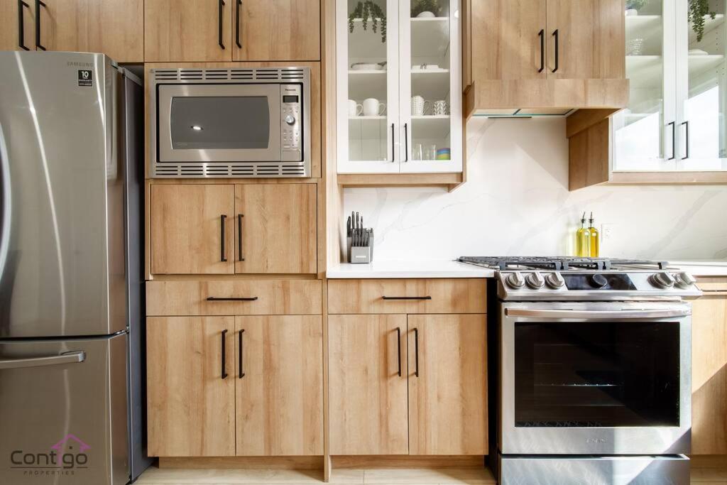 Modern Retreat, AirCon, Backyard, Near DT & WEM