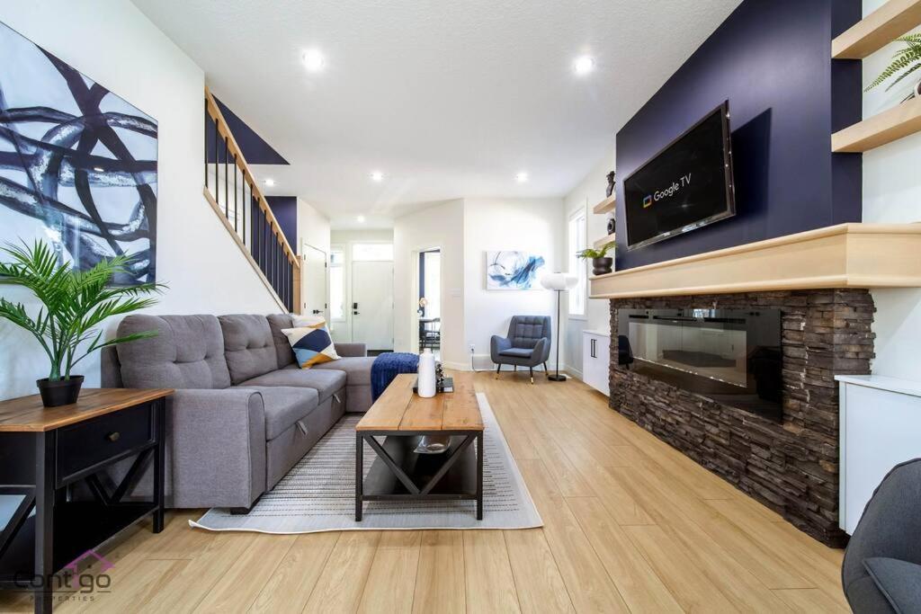Modern Retreat, AirCon, Backyard, Near DT & WEM