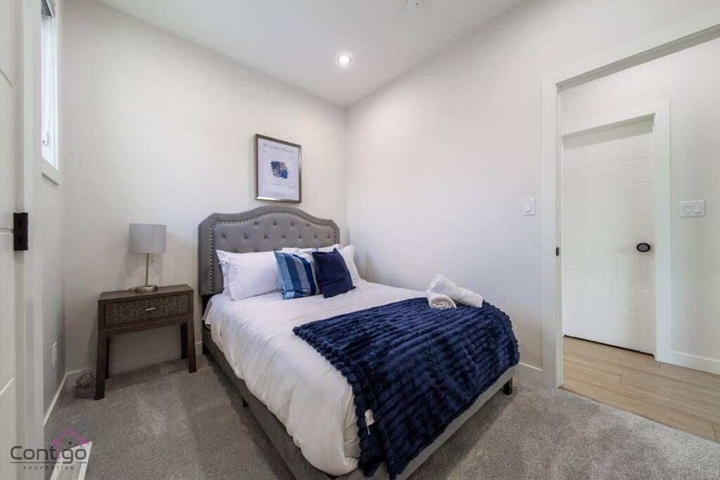 Modern Retreat, AirCon, Backyard, Near DT & WEM