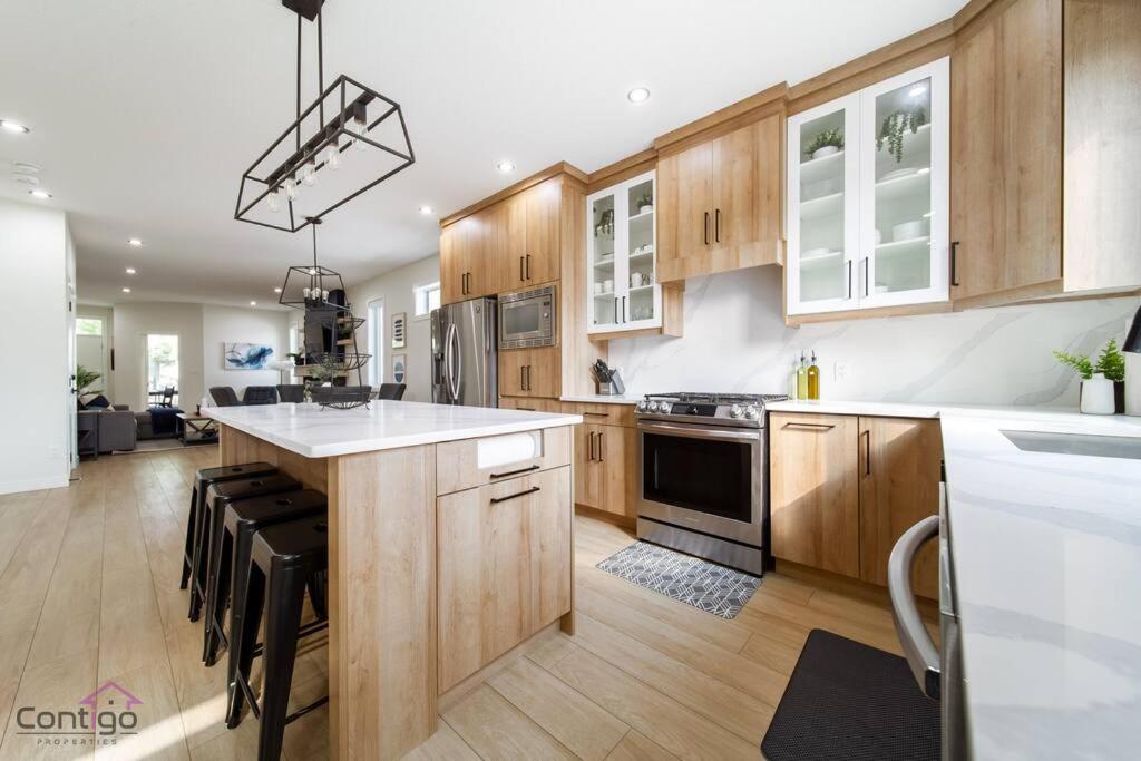 Modern Retreat, AirCon, Backyard, Near DT & WEM