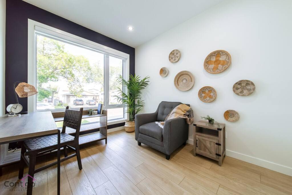 Modern Retreat, AirCon, Backyard, Near DT & WEM