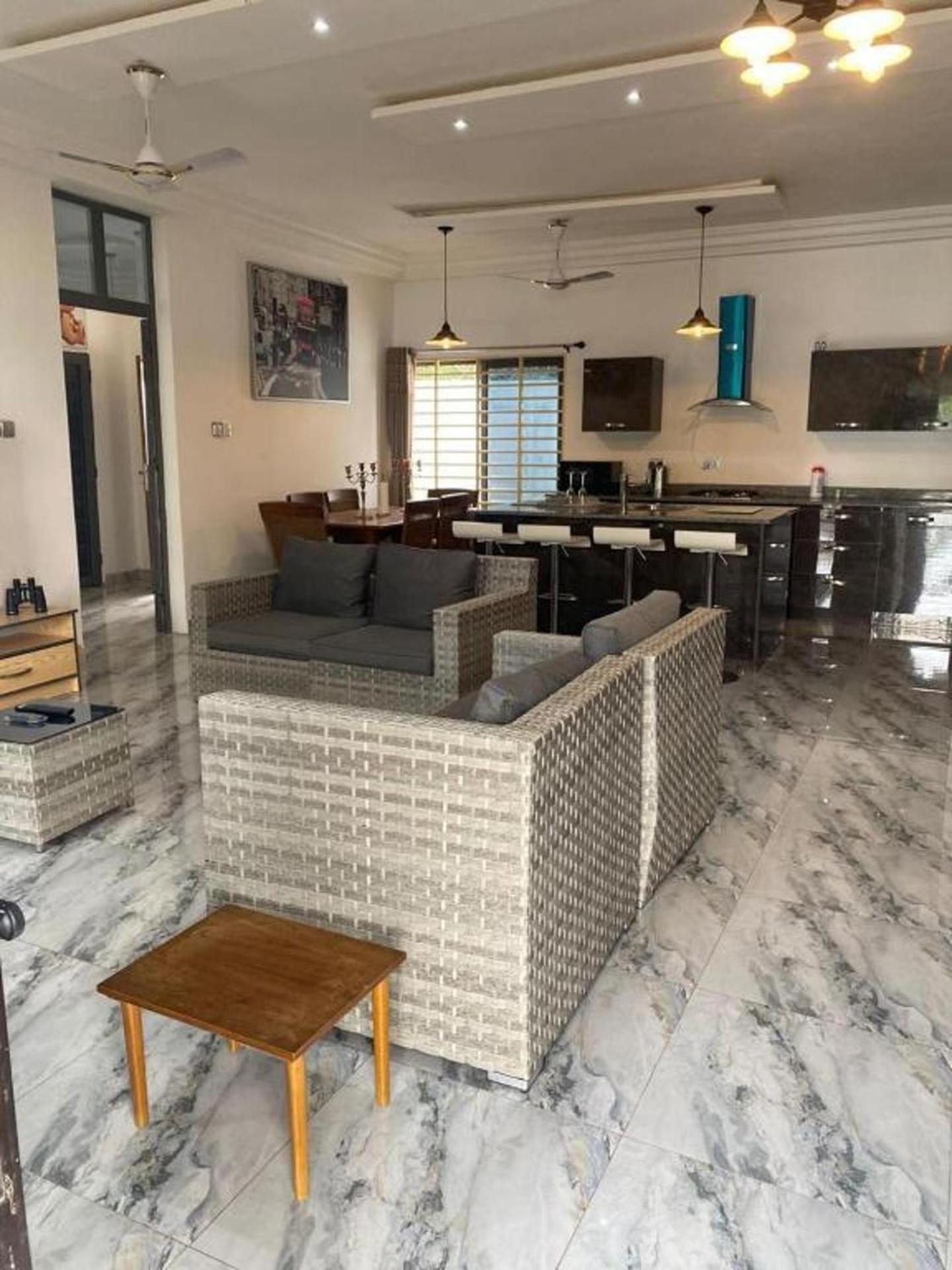 Sleep6-Casa Blanca-PrivateGarden-OffStreet-Kasoa