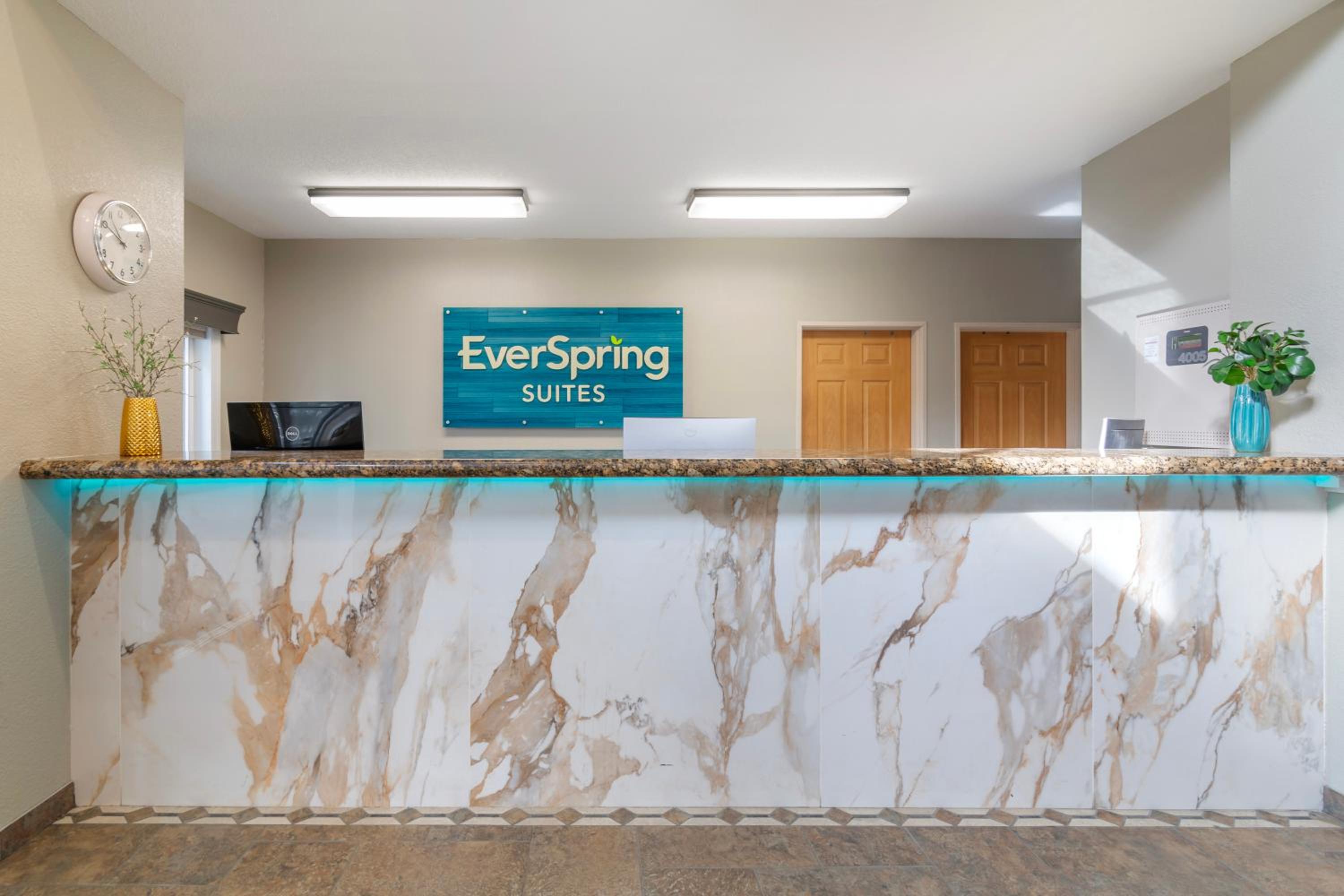 Bismarck Vacations - EverSpring Suites - Property Image 2