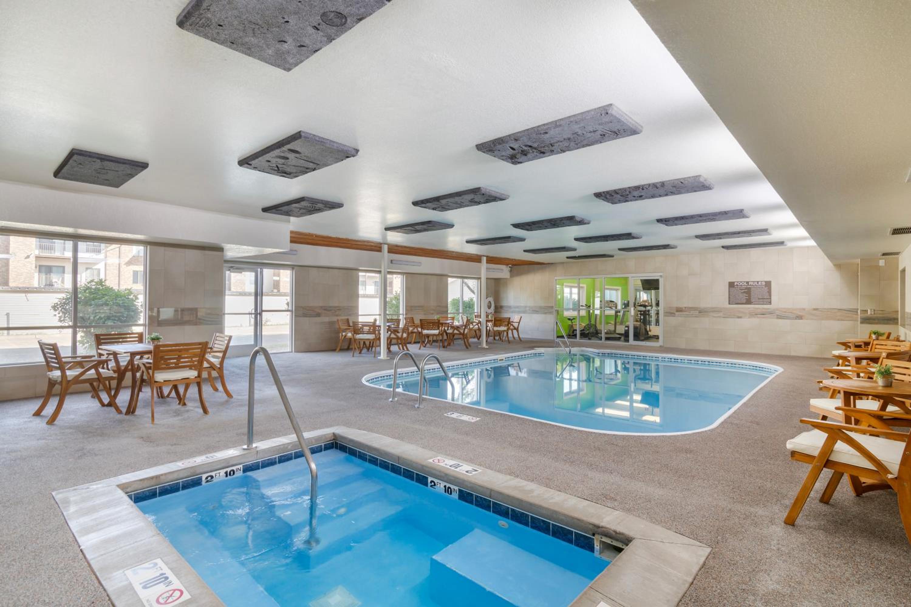 Bismarck Vacations - EverSpring Suites - Property Image 13