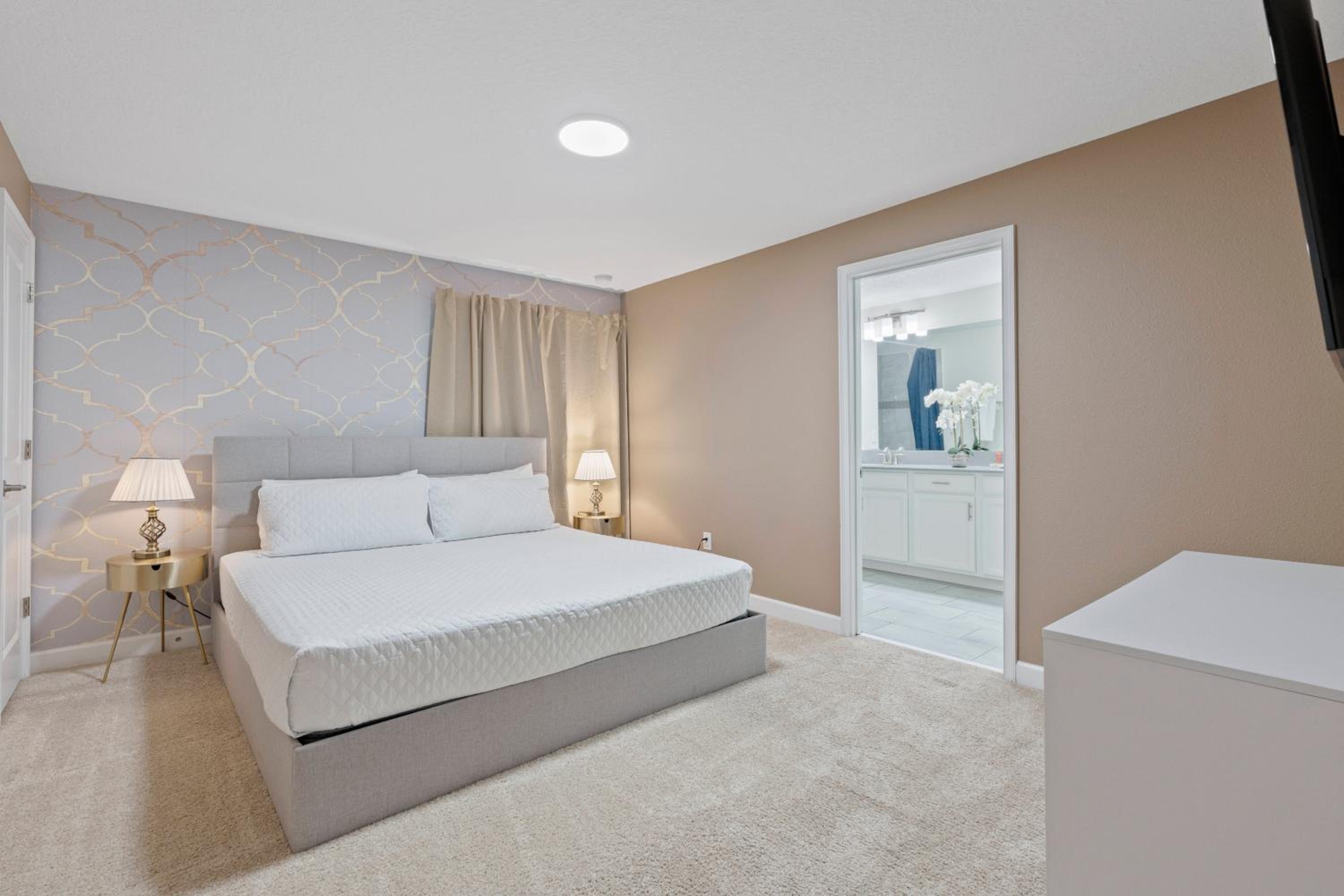 Amazing 5Bdr at ChampionsGate 11 miles from Disney view 3