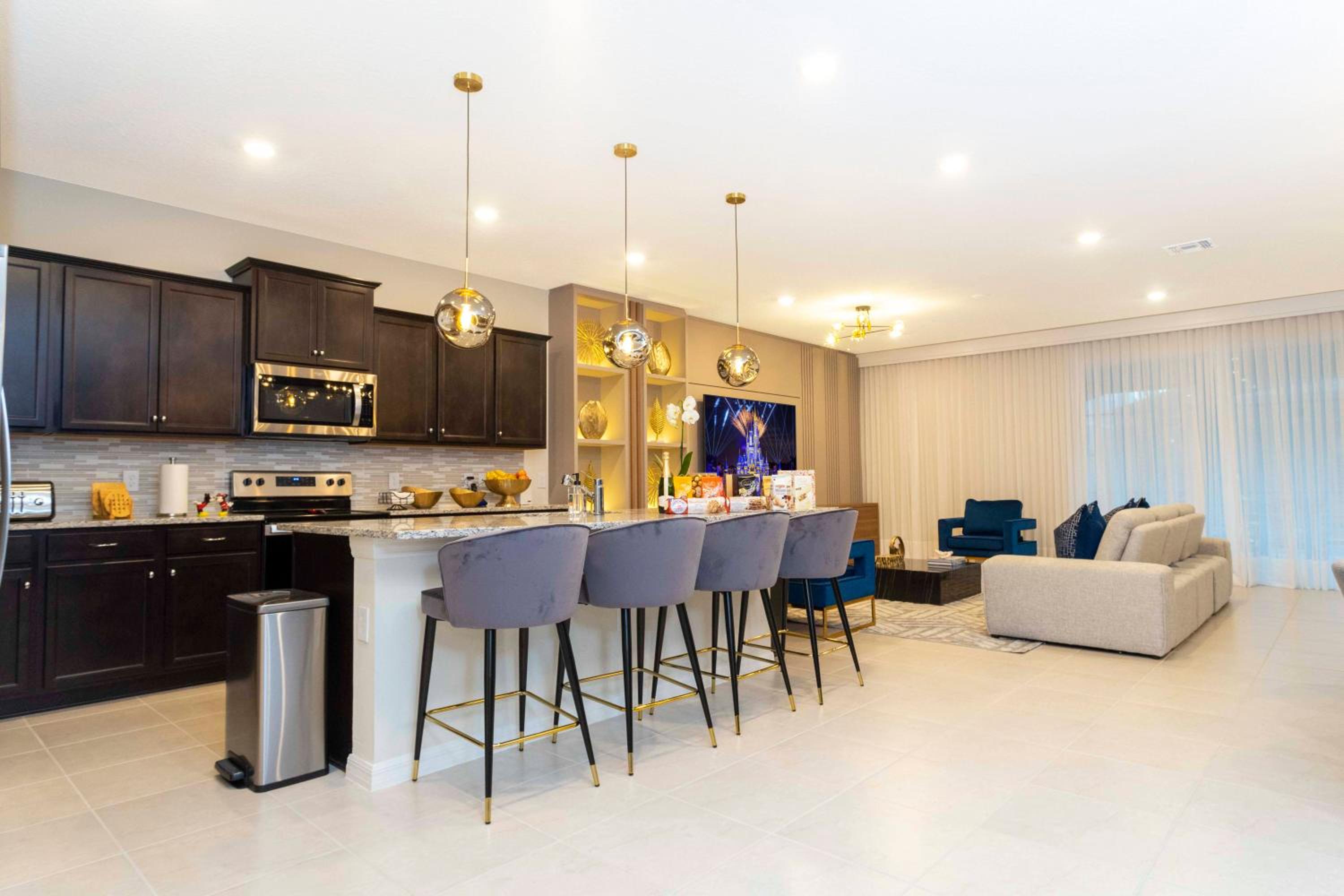 New Home 8 Bedrooms At Windsor Island view 2