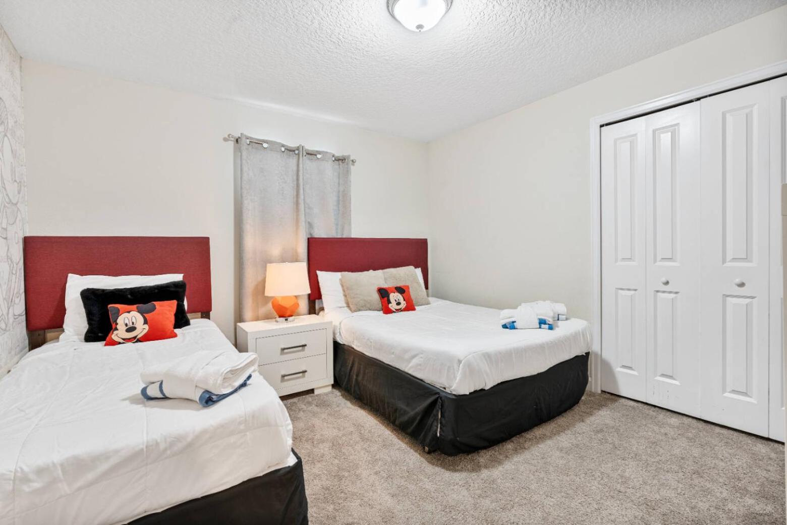 New Home 5 Bedrooms 4 Bathrooms At Storey Lake view 3