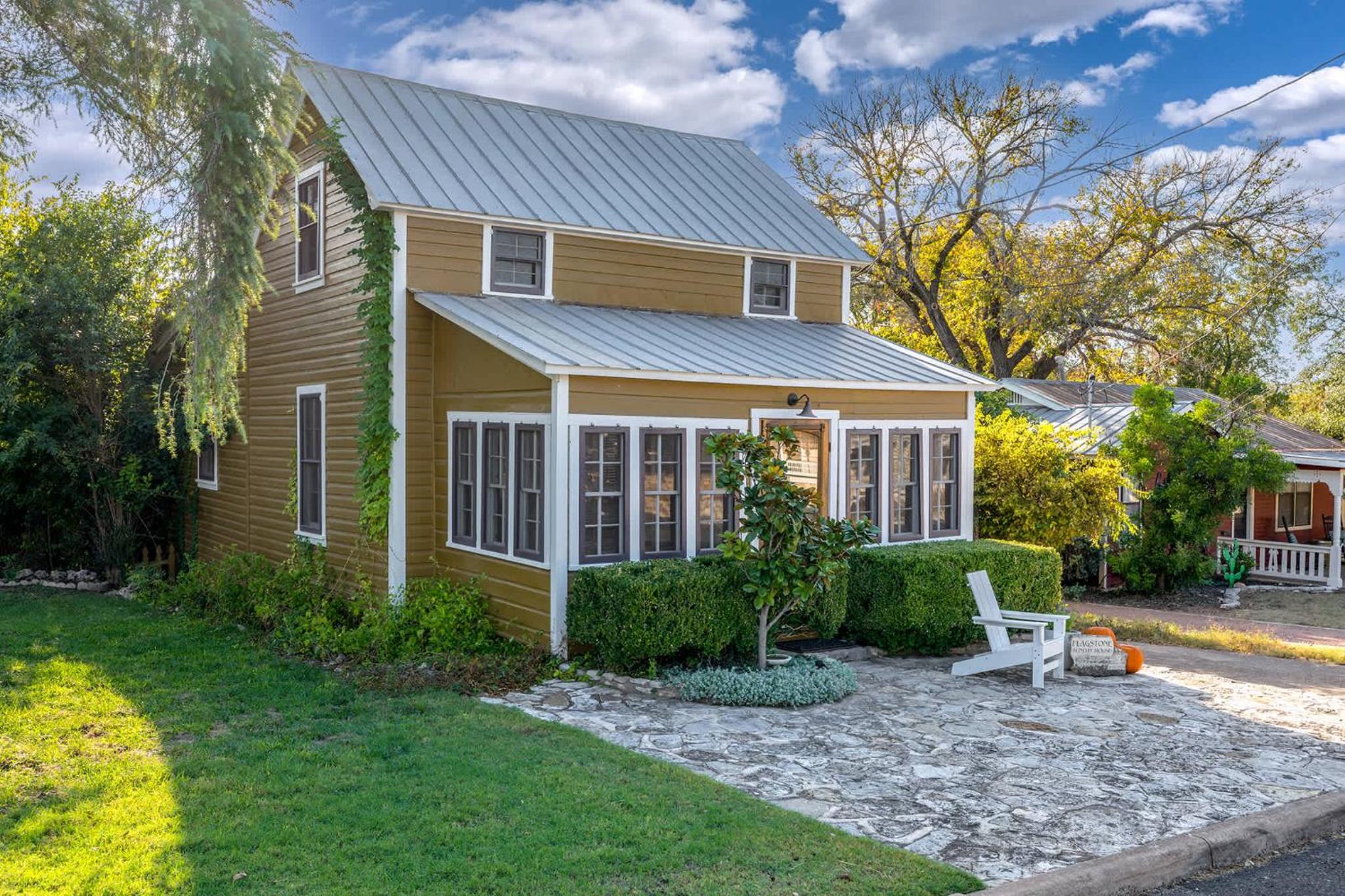 Flagstone Sunday House - Perfectly located view 5