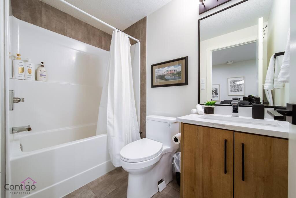 The Sanctuary Suite, Near Rogers & WEM, WiFi!