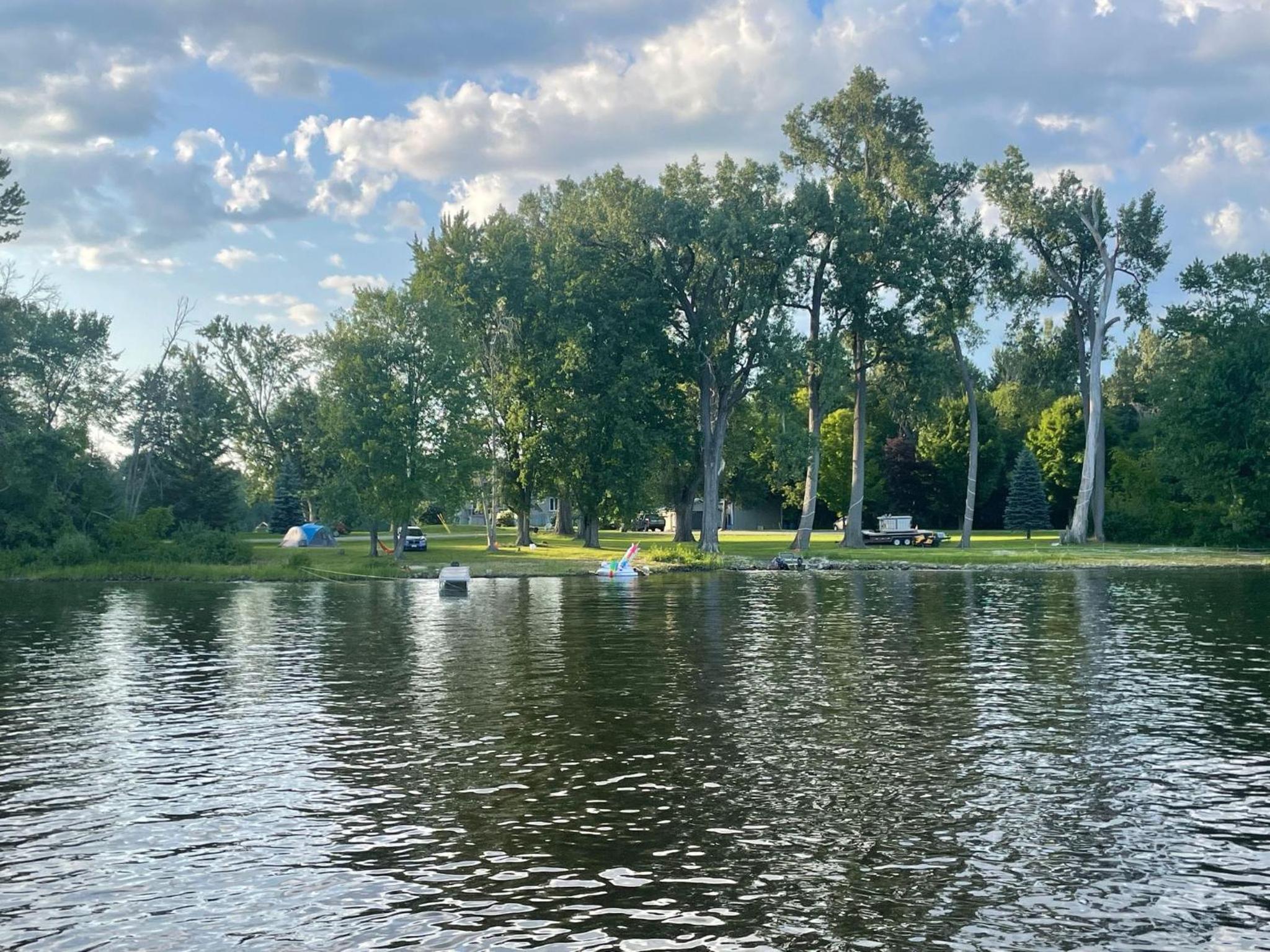 Lakefront House 25 minutes from downtown Ottawa-Gatineau