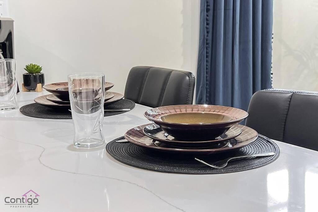 The Sanctuary Suite, Near Rogers & WEM, WiFi!