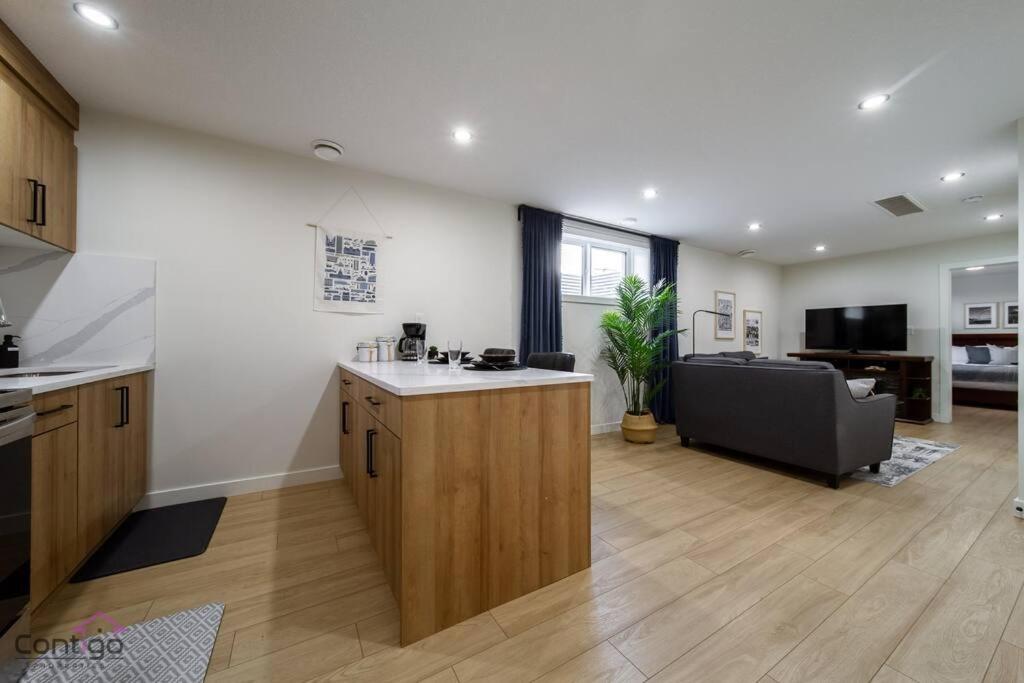 The Sanctuary Suite, Near Rogers & WEM, WiFi!