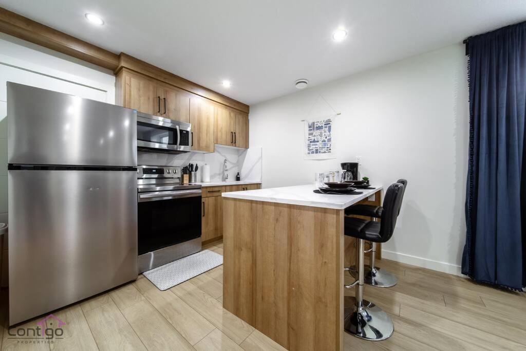 The Sanctuary Suite, Near Rogers & WEM, WiFi!