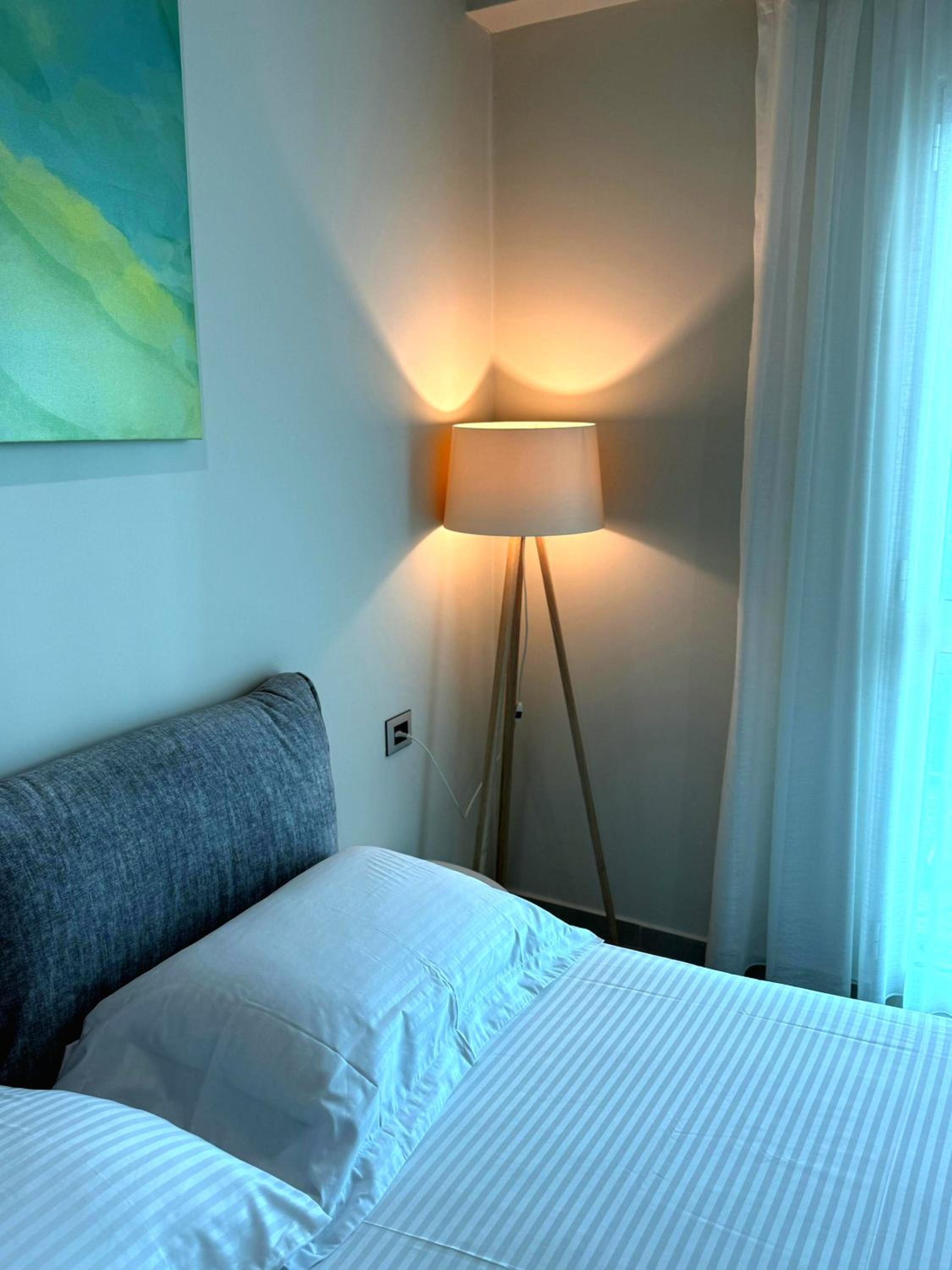 STAY-FIVE Modern Central Studios Self Check-in & Fast Wi-Fi