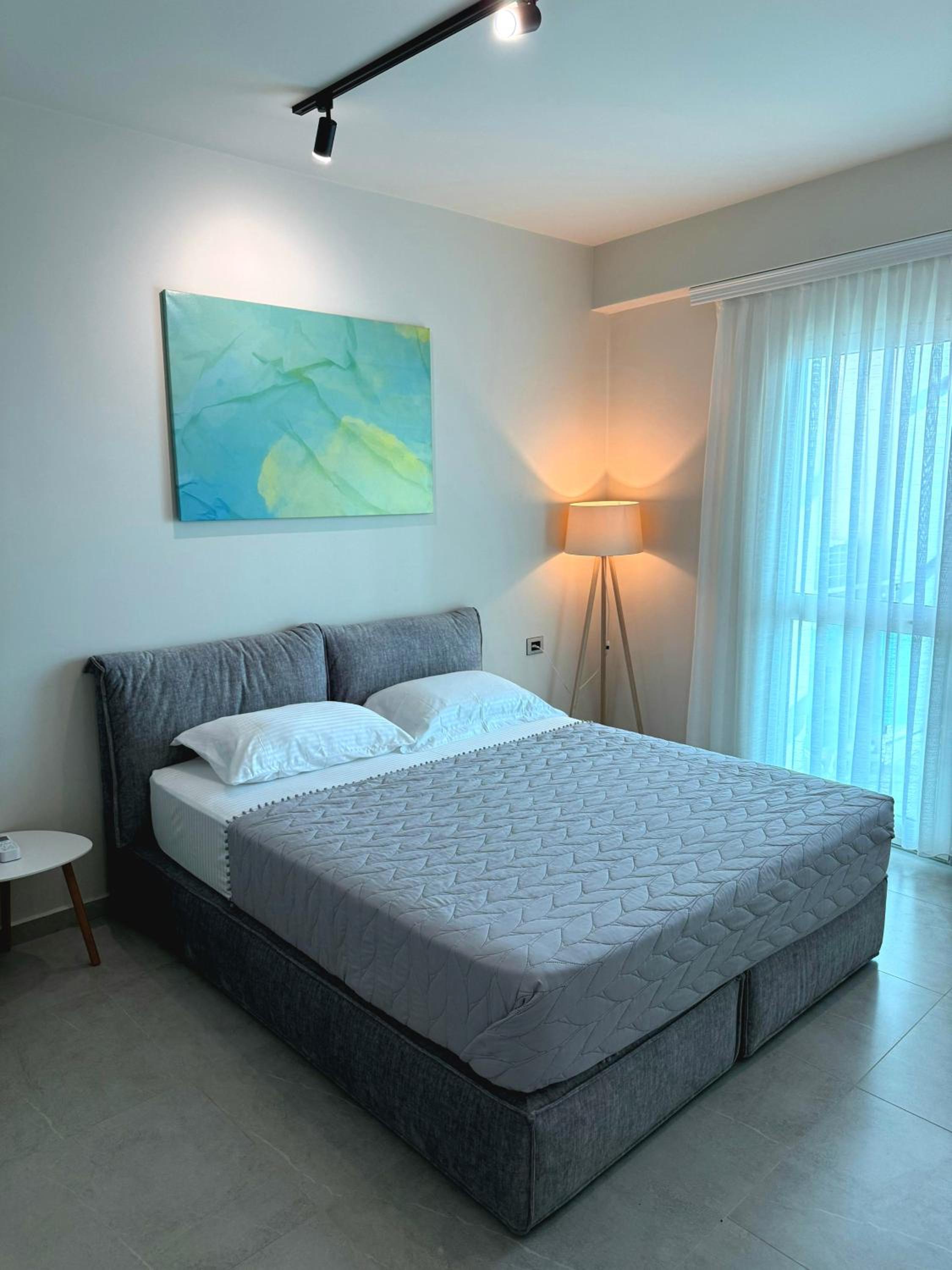 STAY-FIVE Modern Central Studios Self Check-in & Fast Wi-Fi