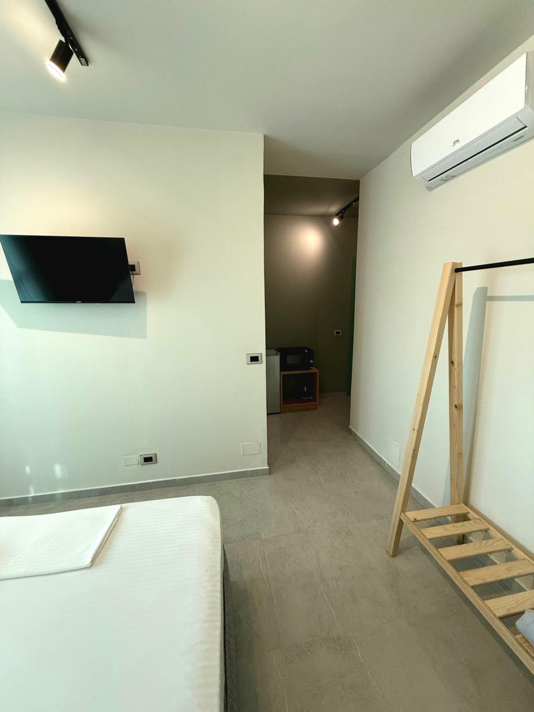 STAY-FIVE Modern Central Studios Self Check-in & Fast Wi-Fi