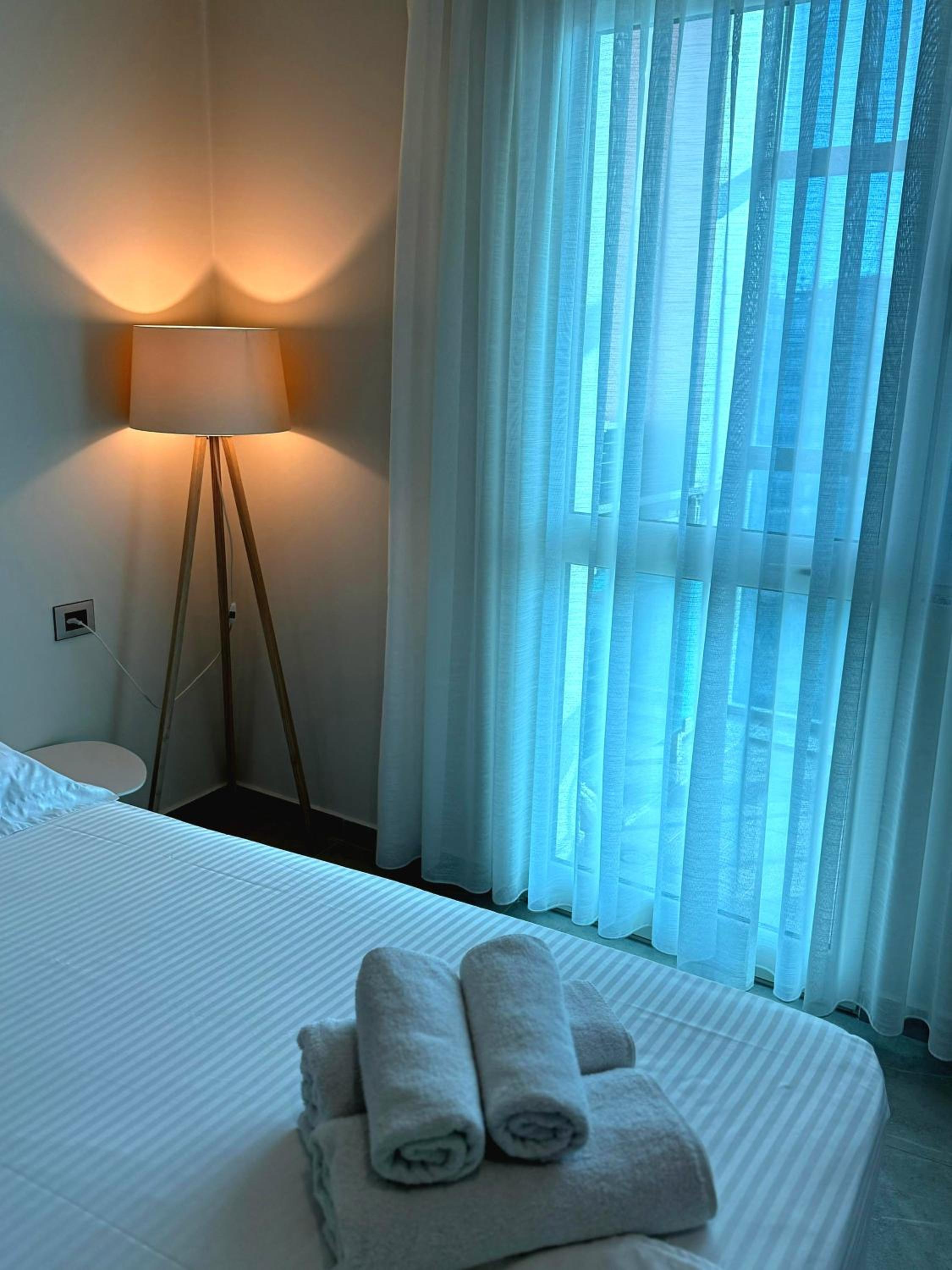 STAY-FIVE Modern Central Studios Self Check-in & Fast Wi-Fi